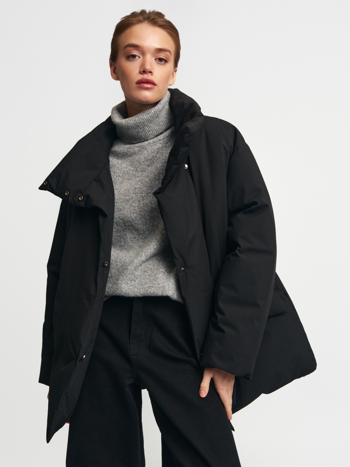 Тёплая куртка с воротником и ремнём