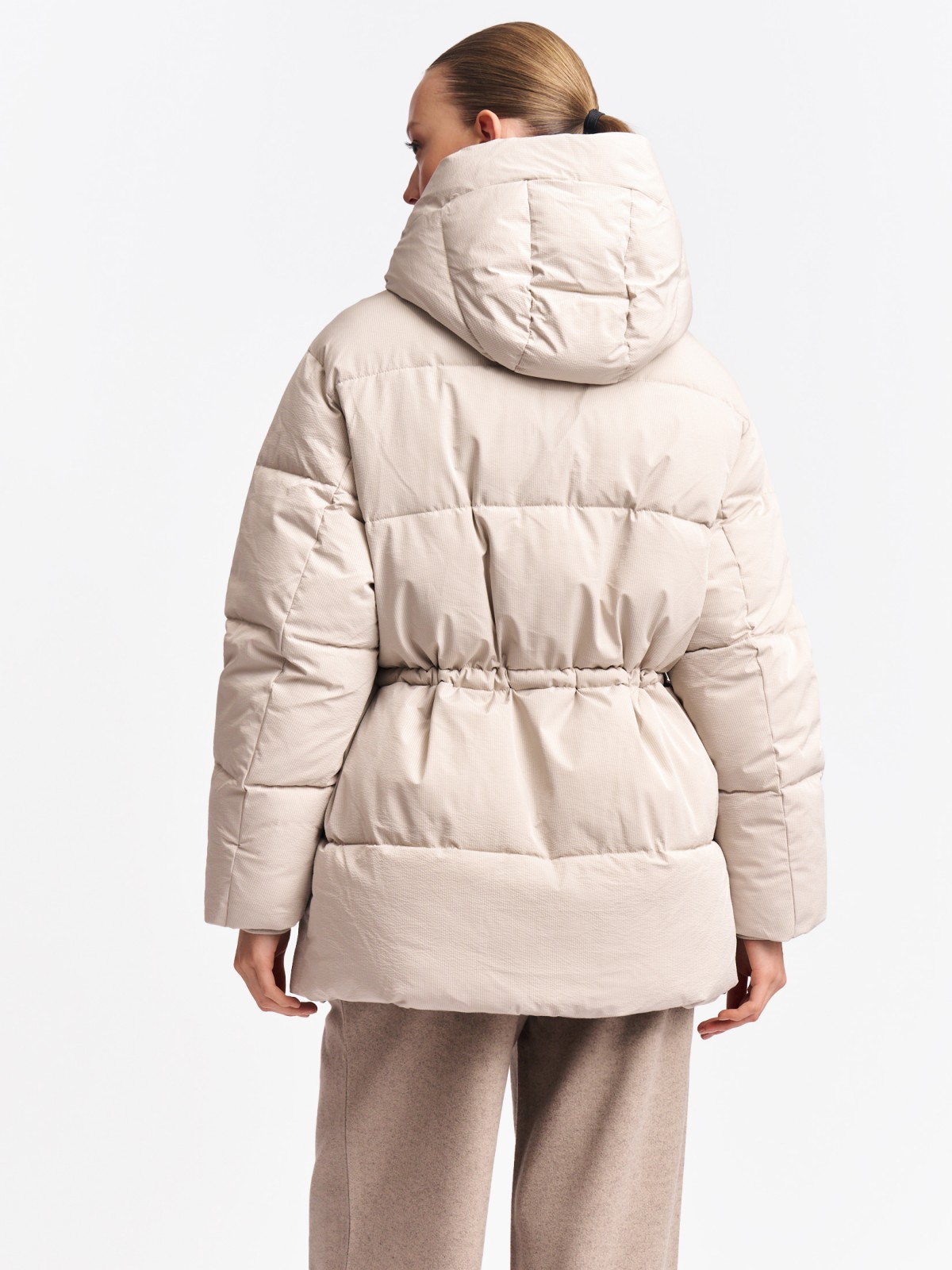 Тёплая куртка с капюшоном и кулиской