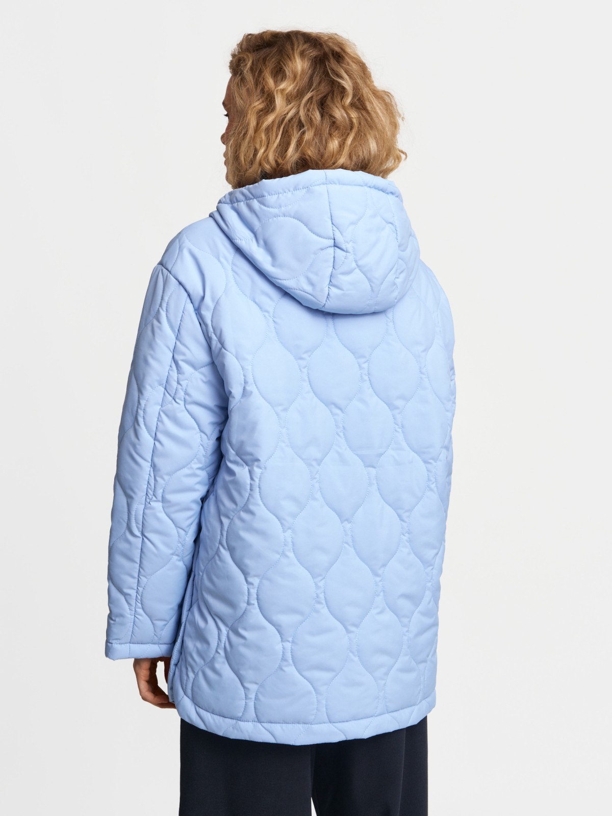 Стёганая куртка с капюшоном на синтепоне