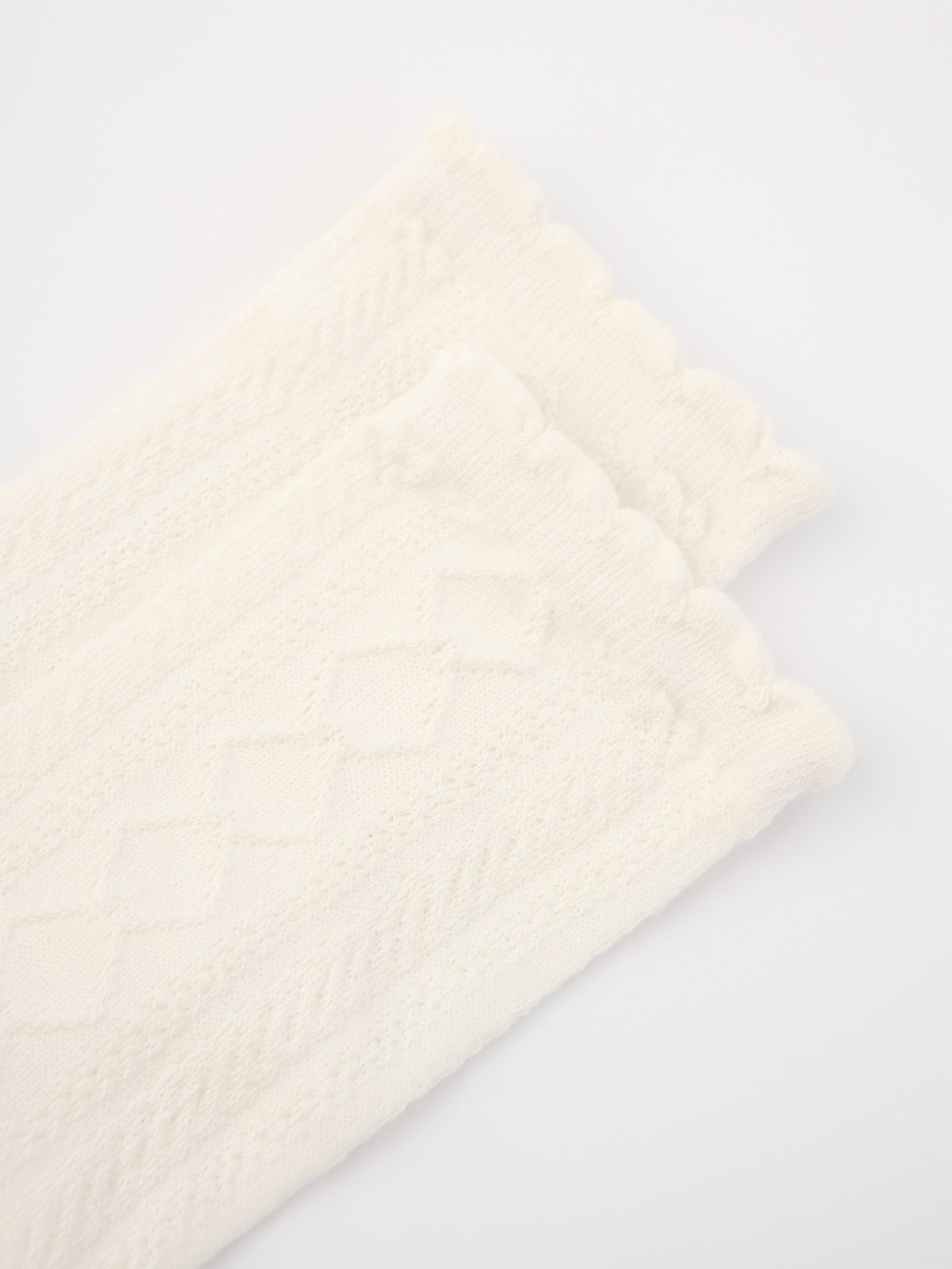 Высокие носки с фактурным узором