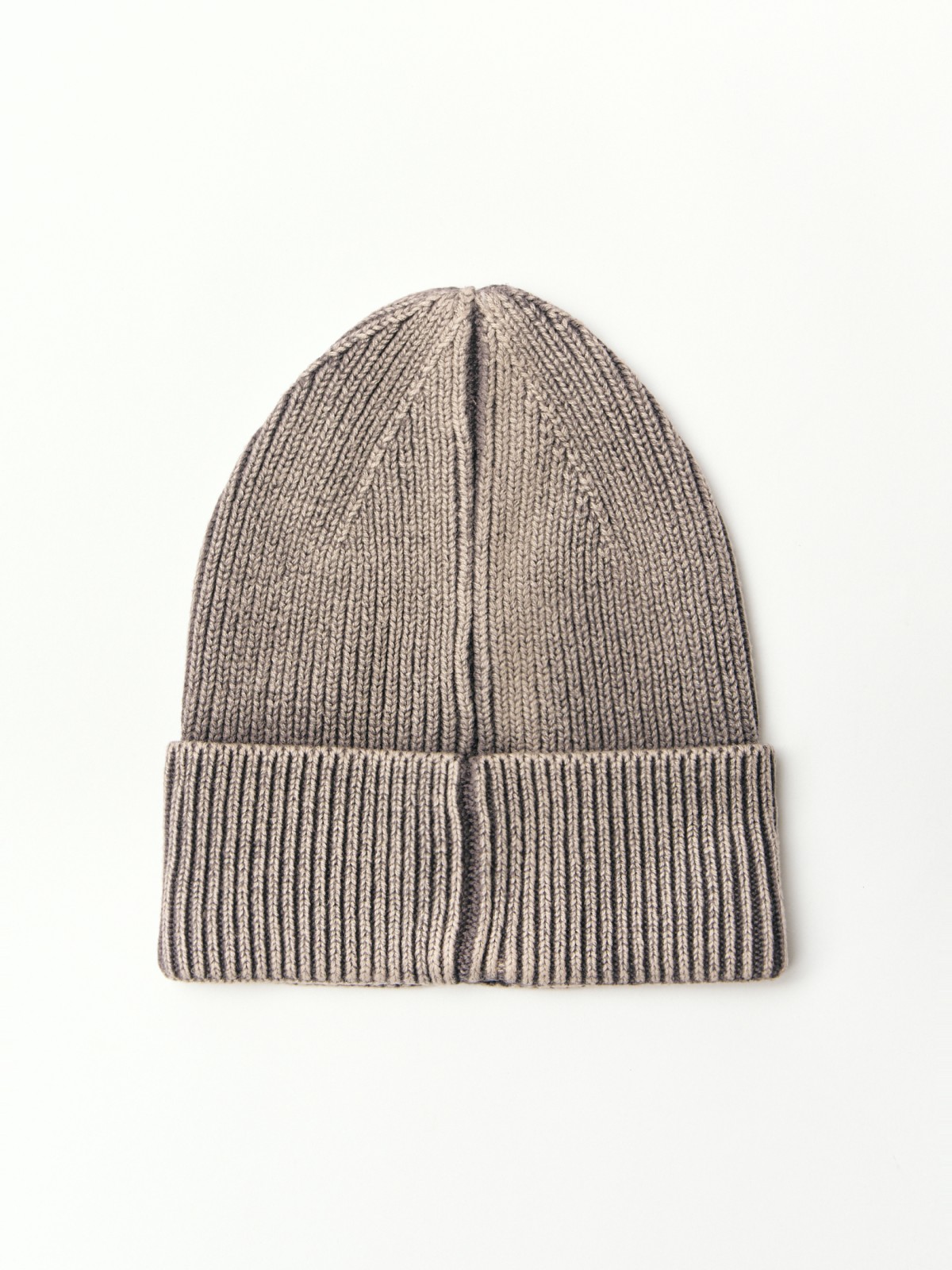 Вязаная шапка-бини с отворотом