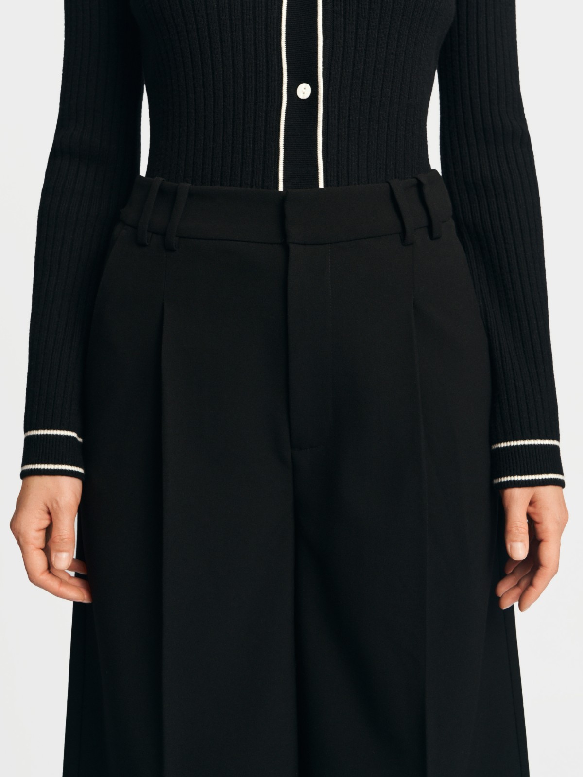 Классические шорты-бермуды со стрелками