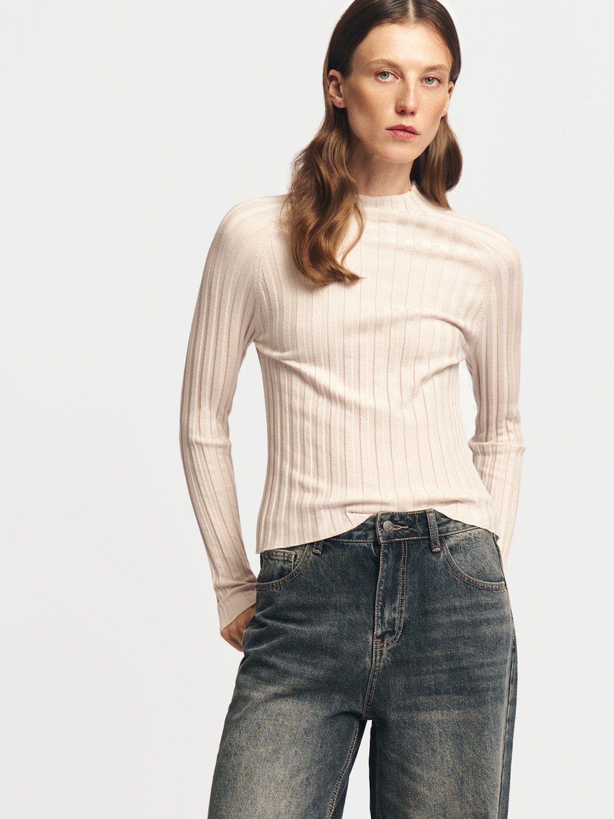 Трикотажный свитер-водолазка с горлом