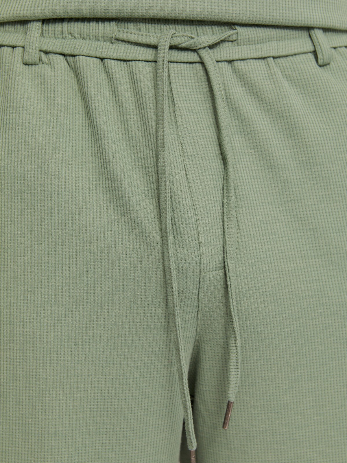 Трикотажные шорты на резинке