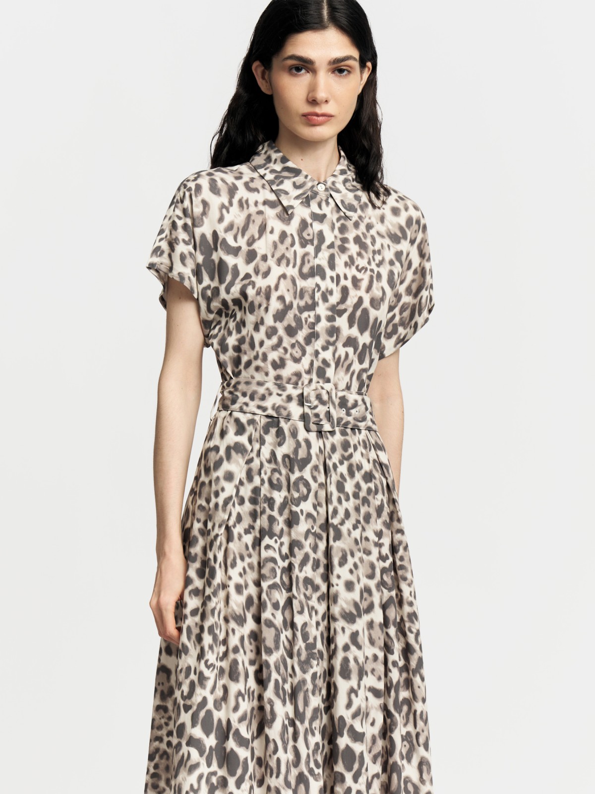 Платье-рубашка с леопардовым принтом