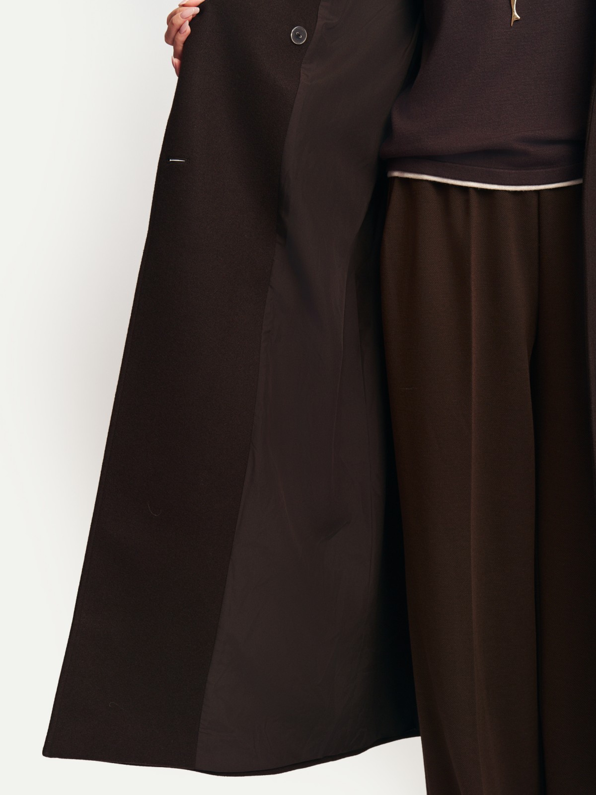 Тёплое двубортное пальто с поясом