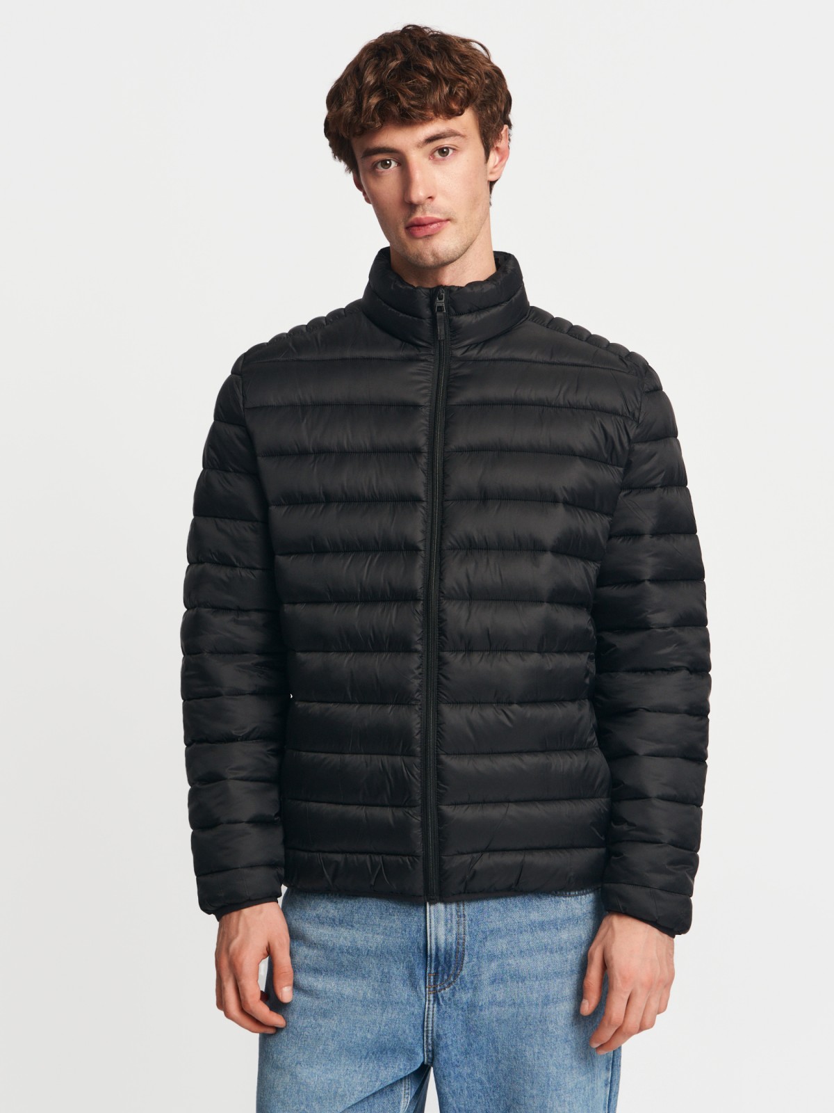 Лёгкая утеплённая куртка на молнии с воротником-стойкой