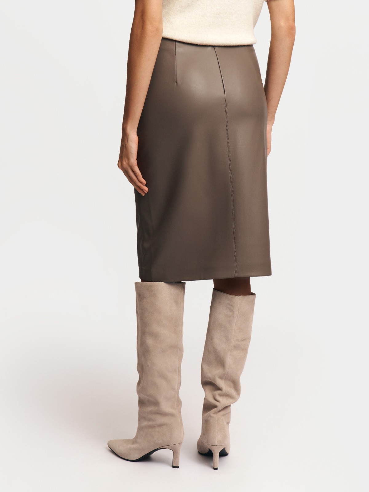 Юбка-карандаш из экокожи с разрезом