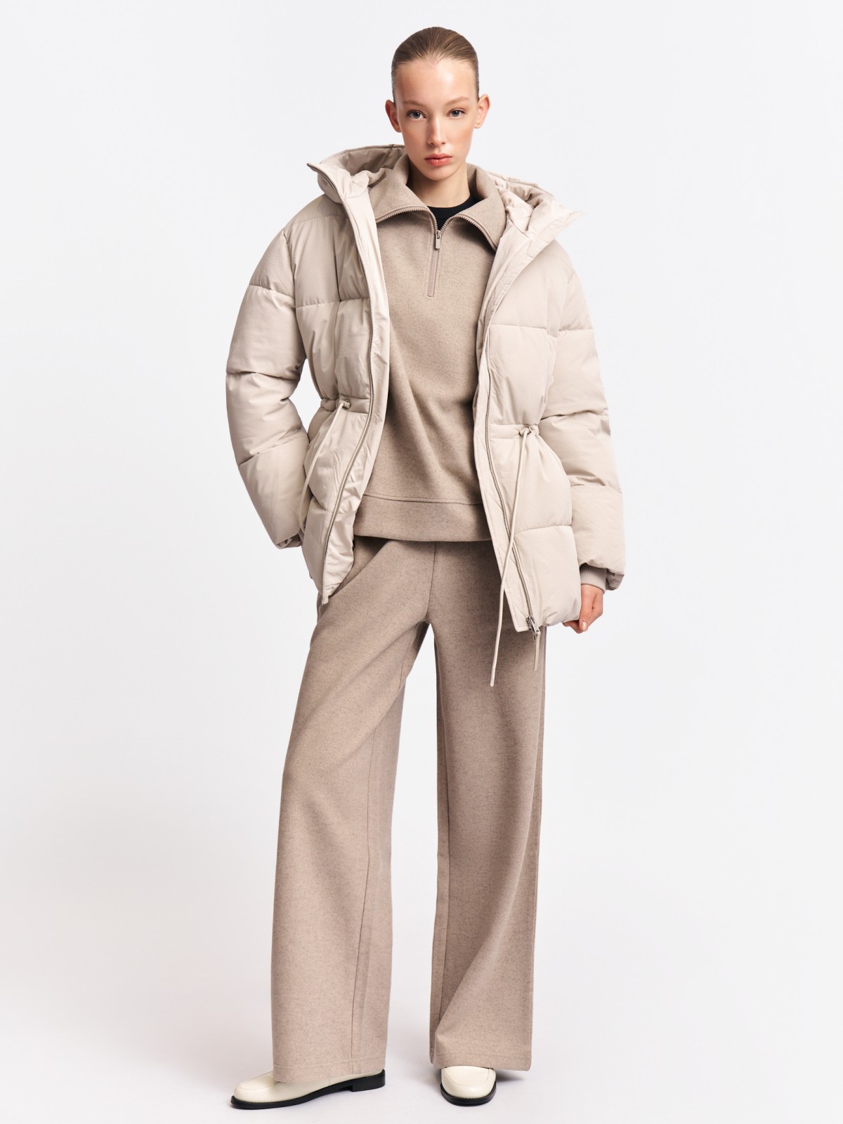 Тёплая куртка с капюшоном и кулиской