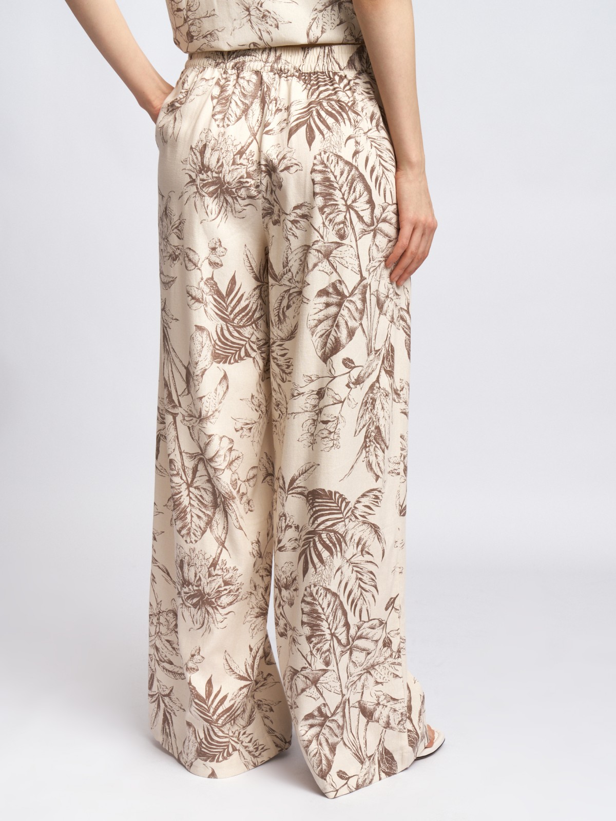 Льняные брюки на резинке с принтом