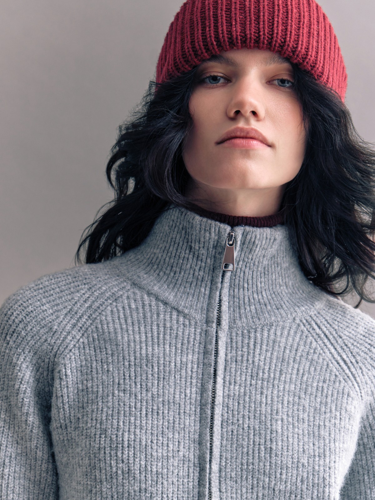 Вязаная толстовка на молнии с горлом