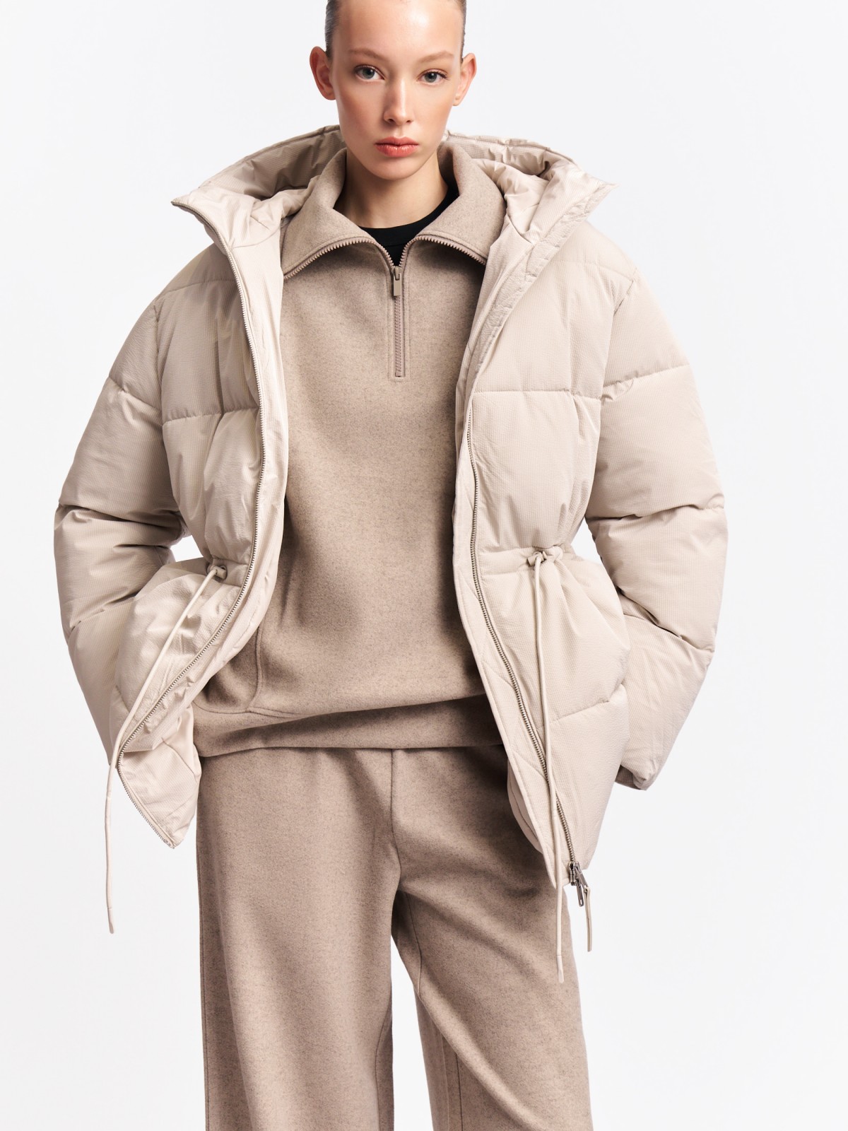 Тёплая куртка с капюшоном и кулиской