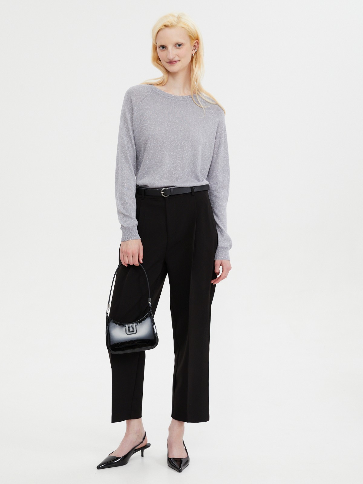 Брюки фасона Carrot со стрелками и ремнём