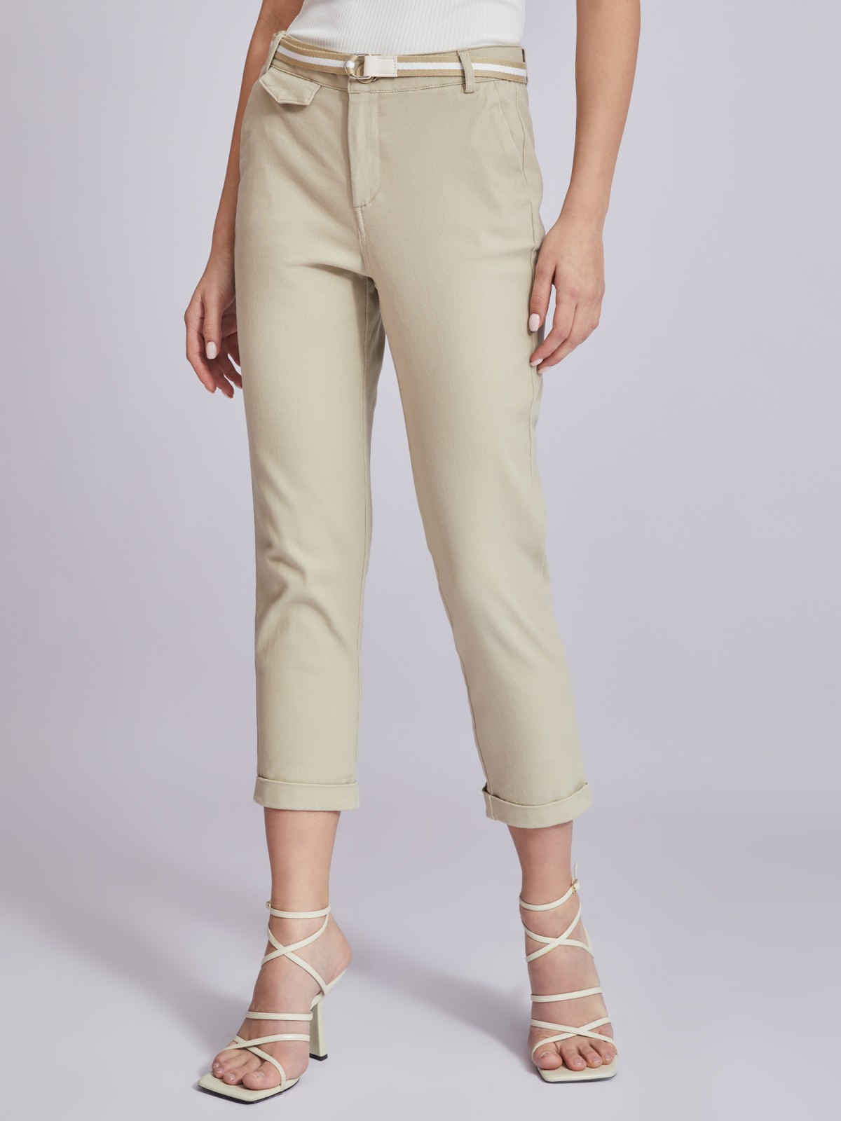 Укороченные брюки-чинос с ремнём
