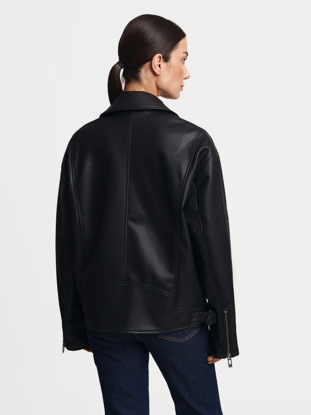 Короткая куртка-косуха оверсайз из экокожи