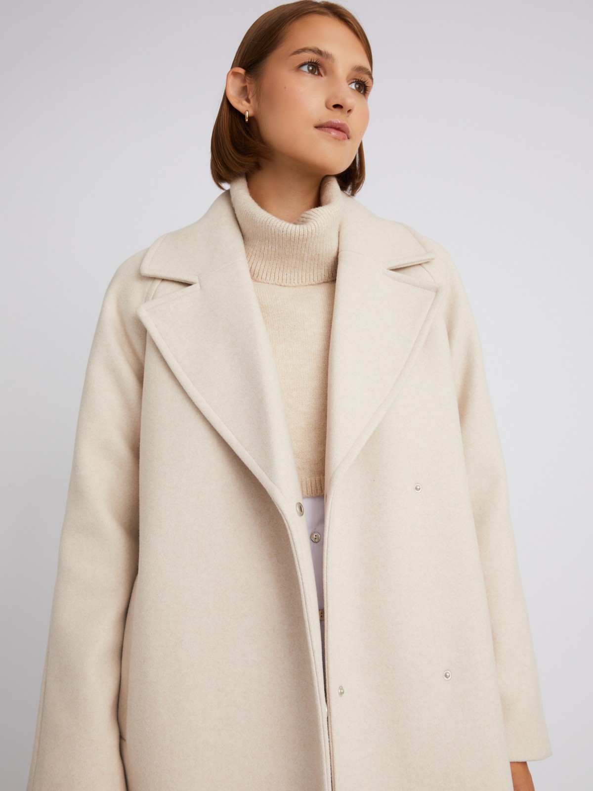 Длинное пальто без утеплителя на кнопках с рукавами реглан и поясом zolla 023335857044, цвет бежевый, размер XS - фото 3