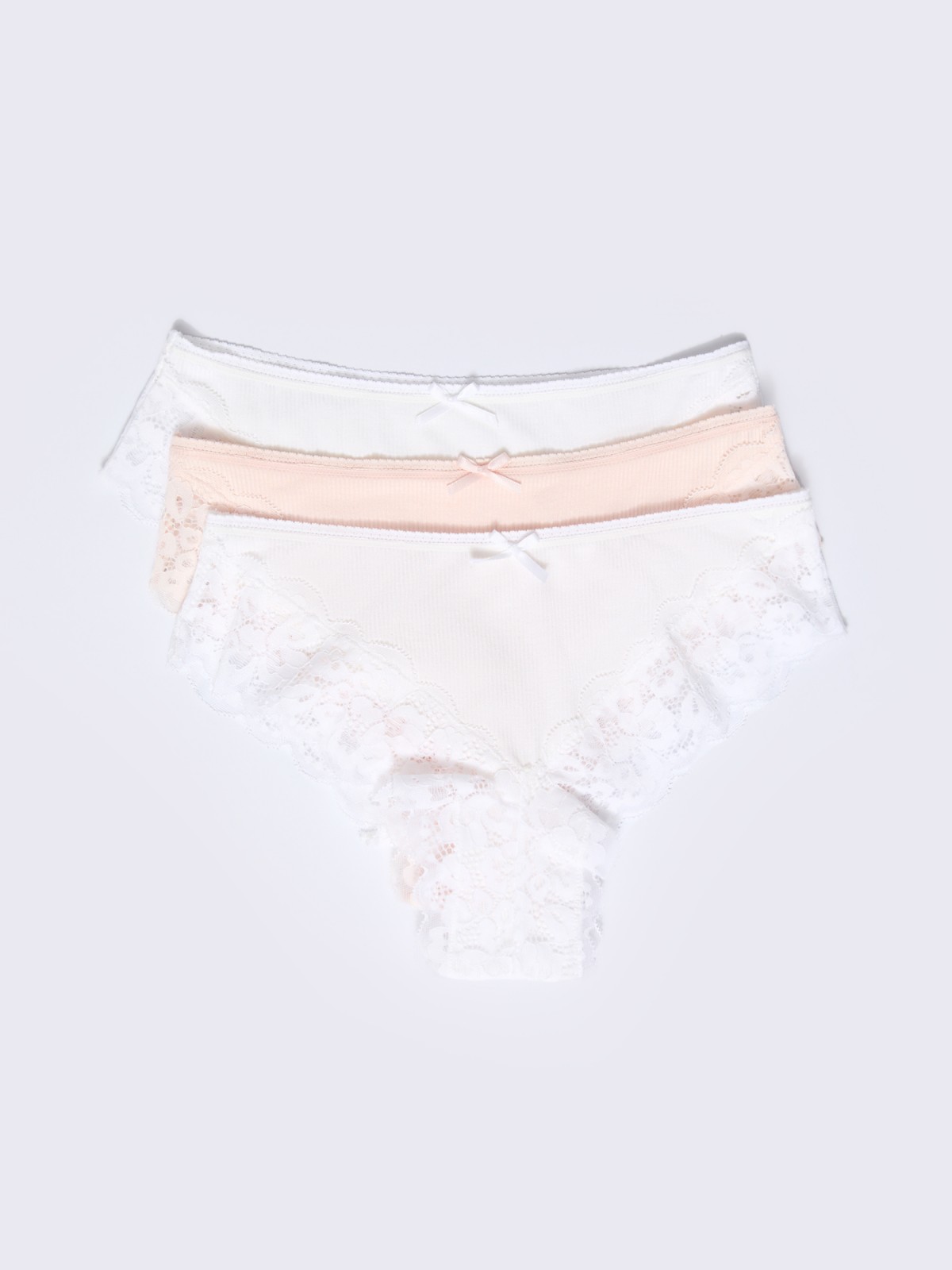 Набор трусов с кружевом (3 шт. в комплекте)