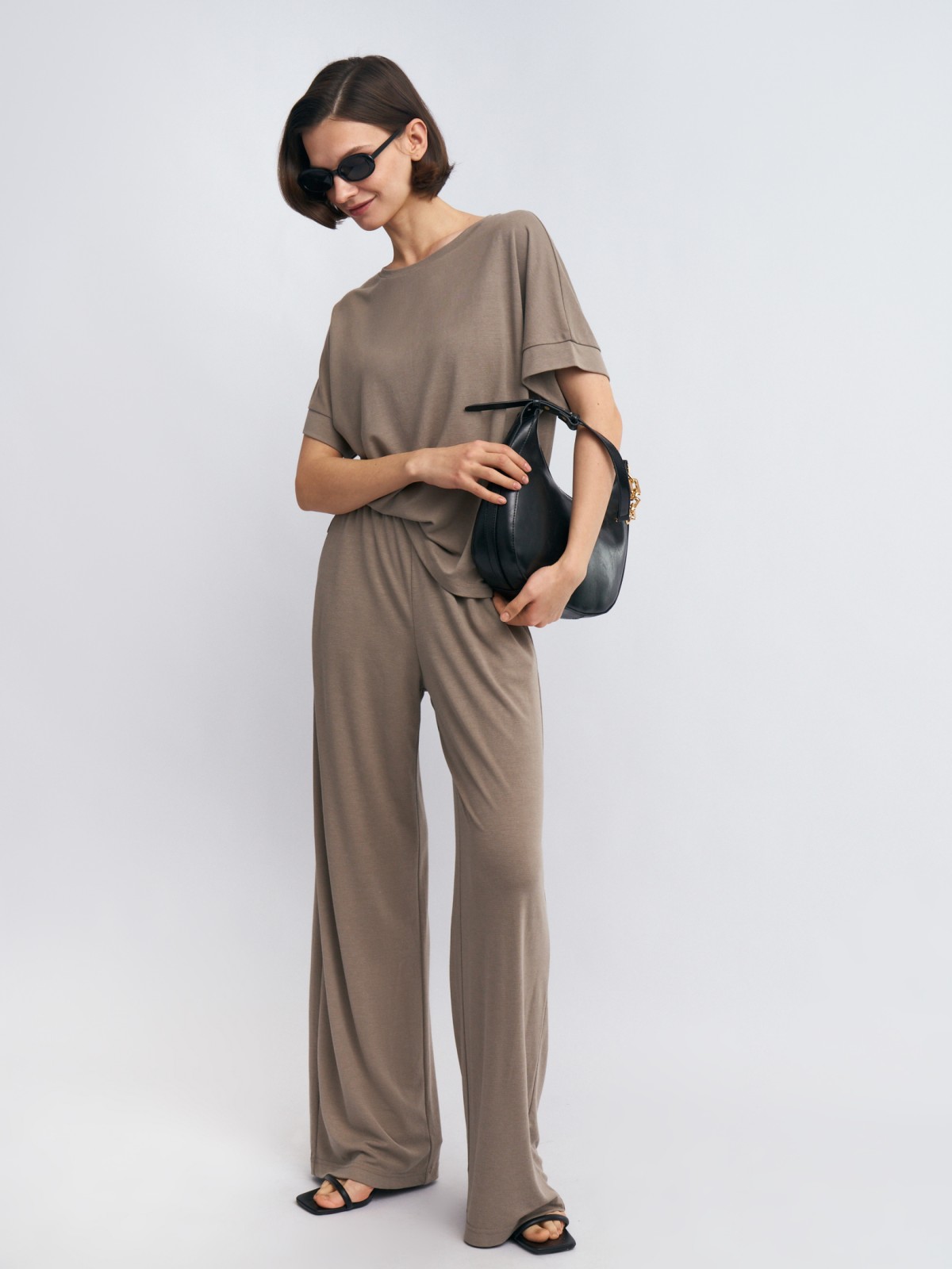 Прямые брюки на резинке