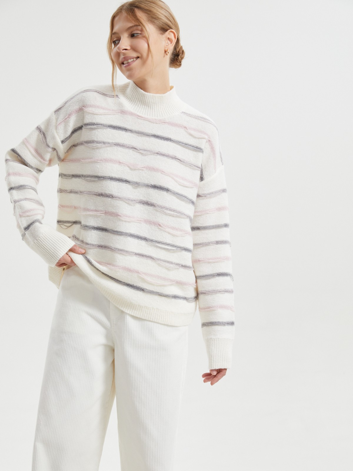 Трикотажный свитер в полоску