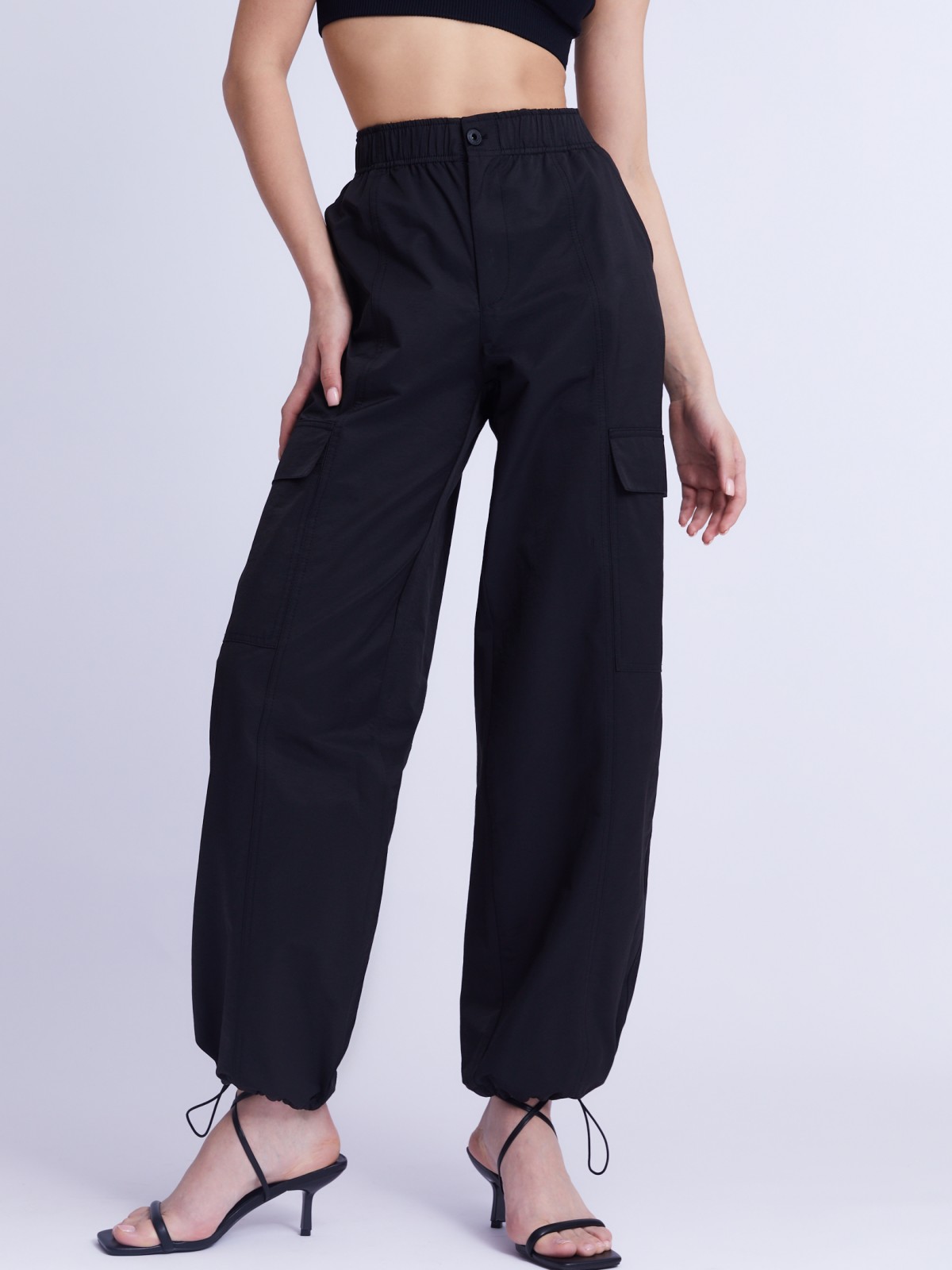 Брюки-джоггеры на резинке с карманами карго