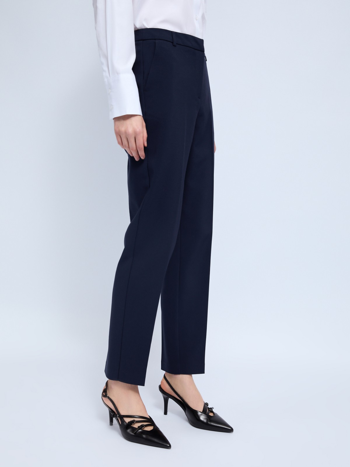 Офисные брюки силуэта Slim со стрелками