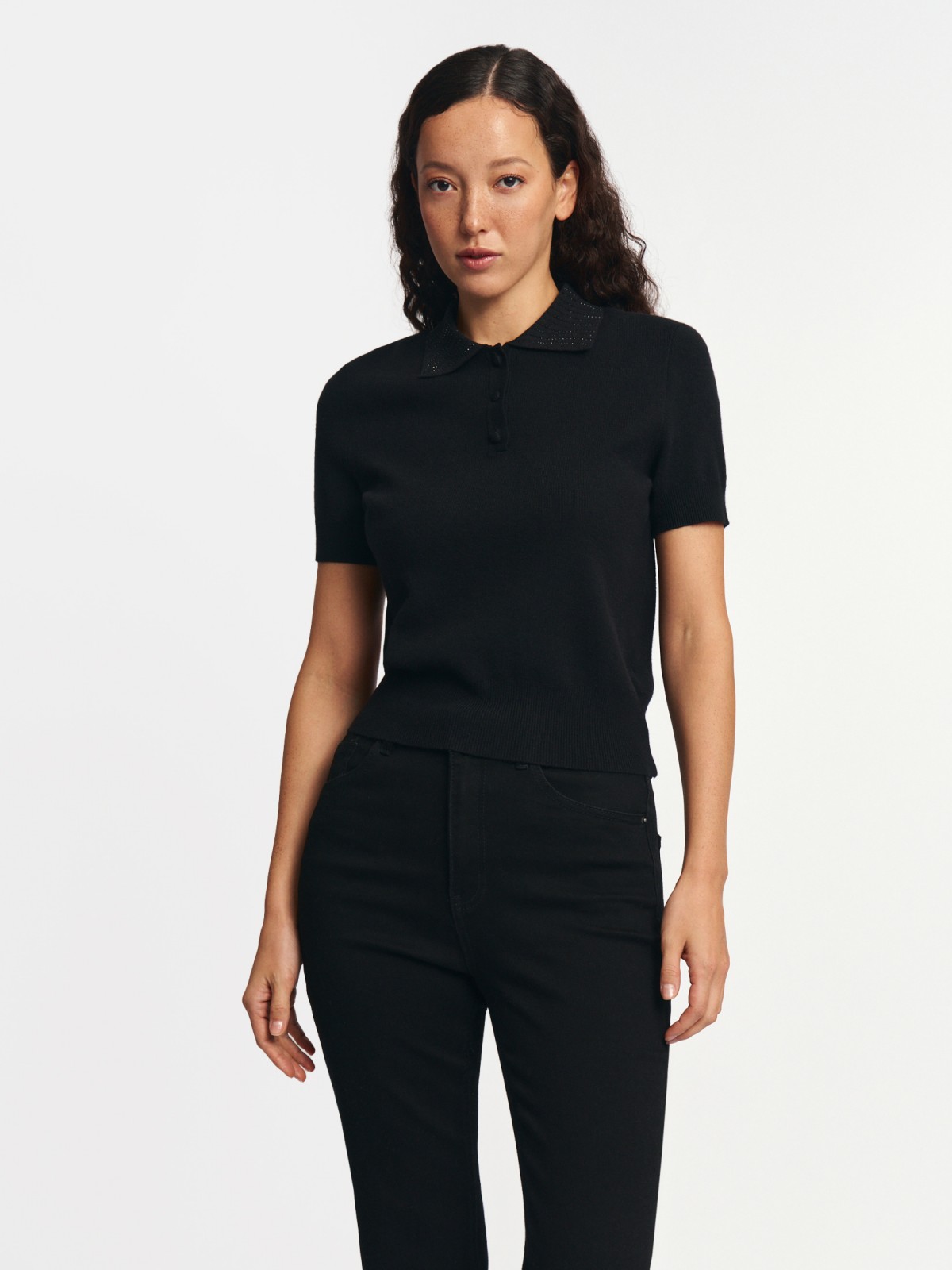 Нарядный джемпер поло со стразами