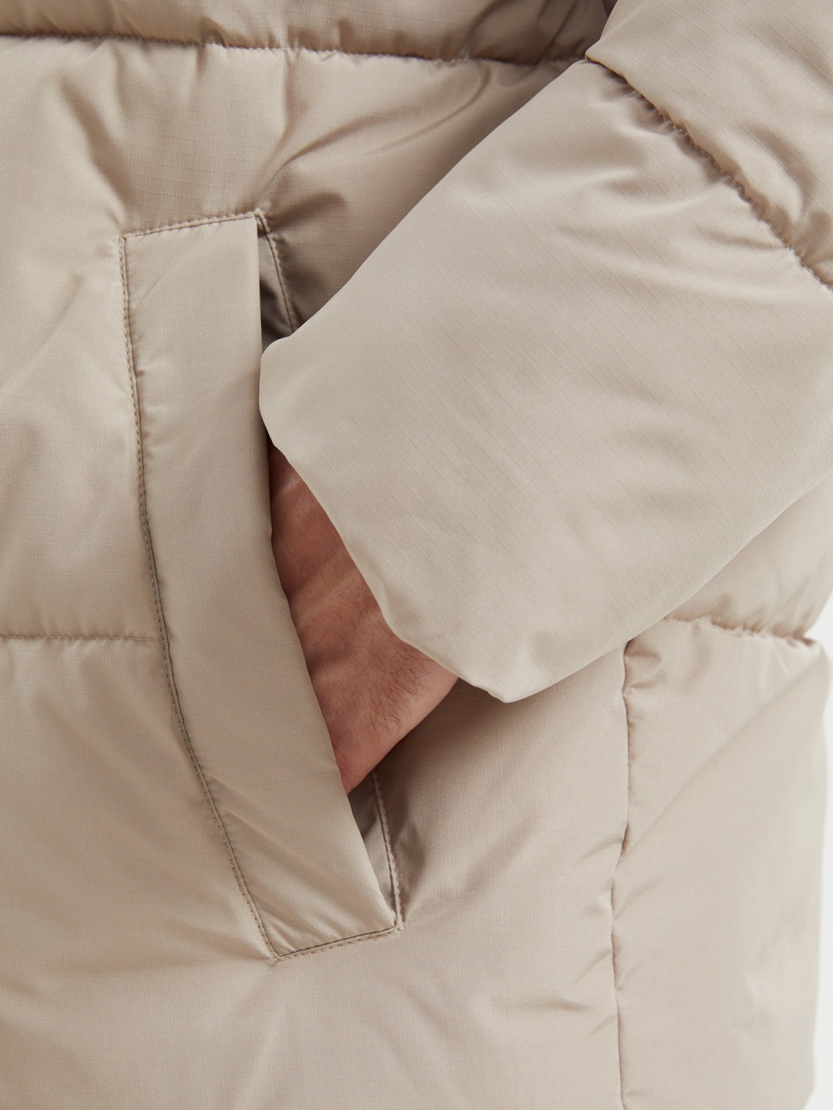 Тёплая куртка на молнии с капюшоном