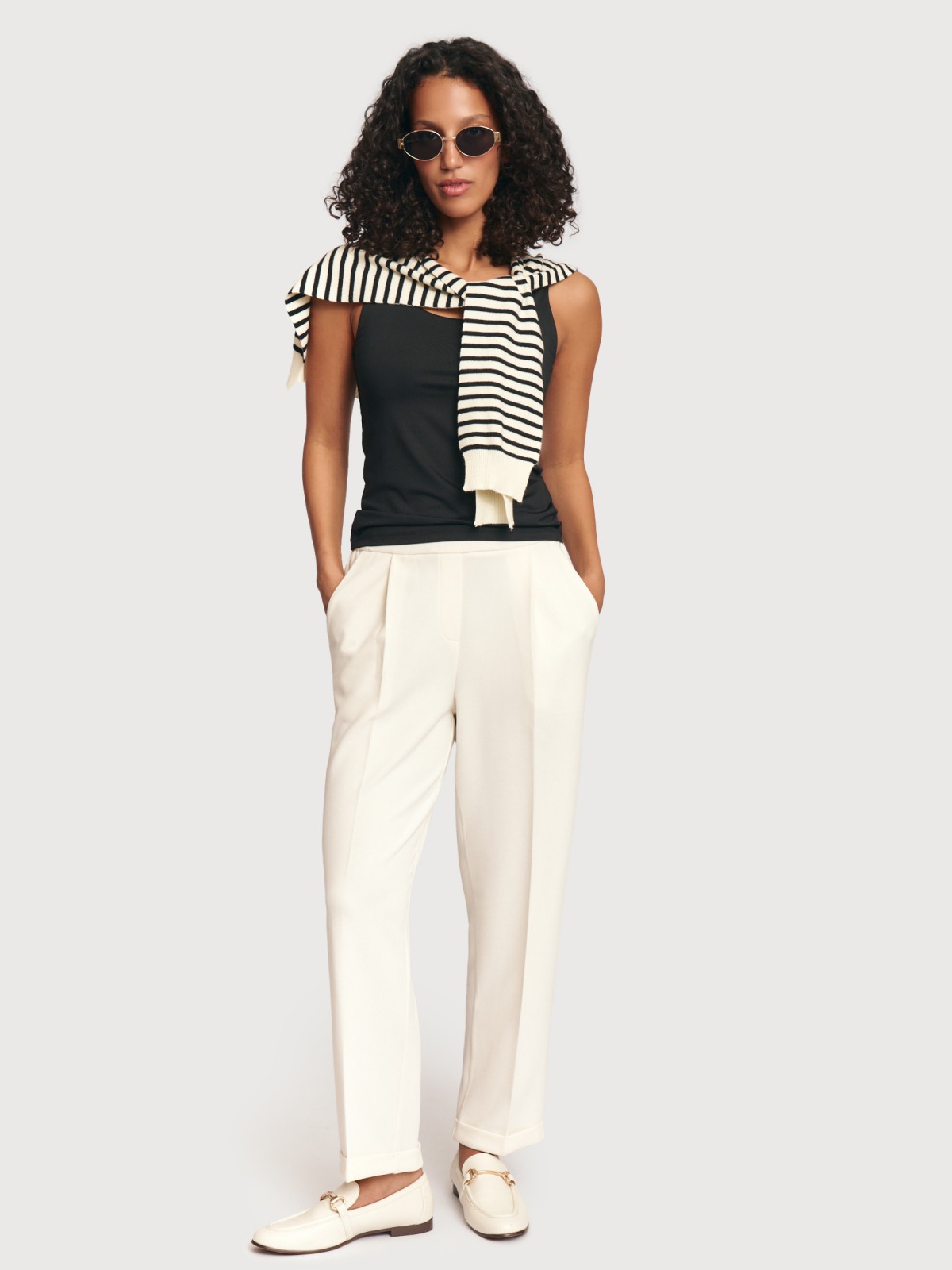 Брюки Carrot на резинке со стрелками