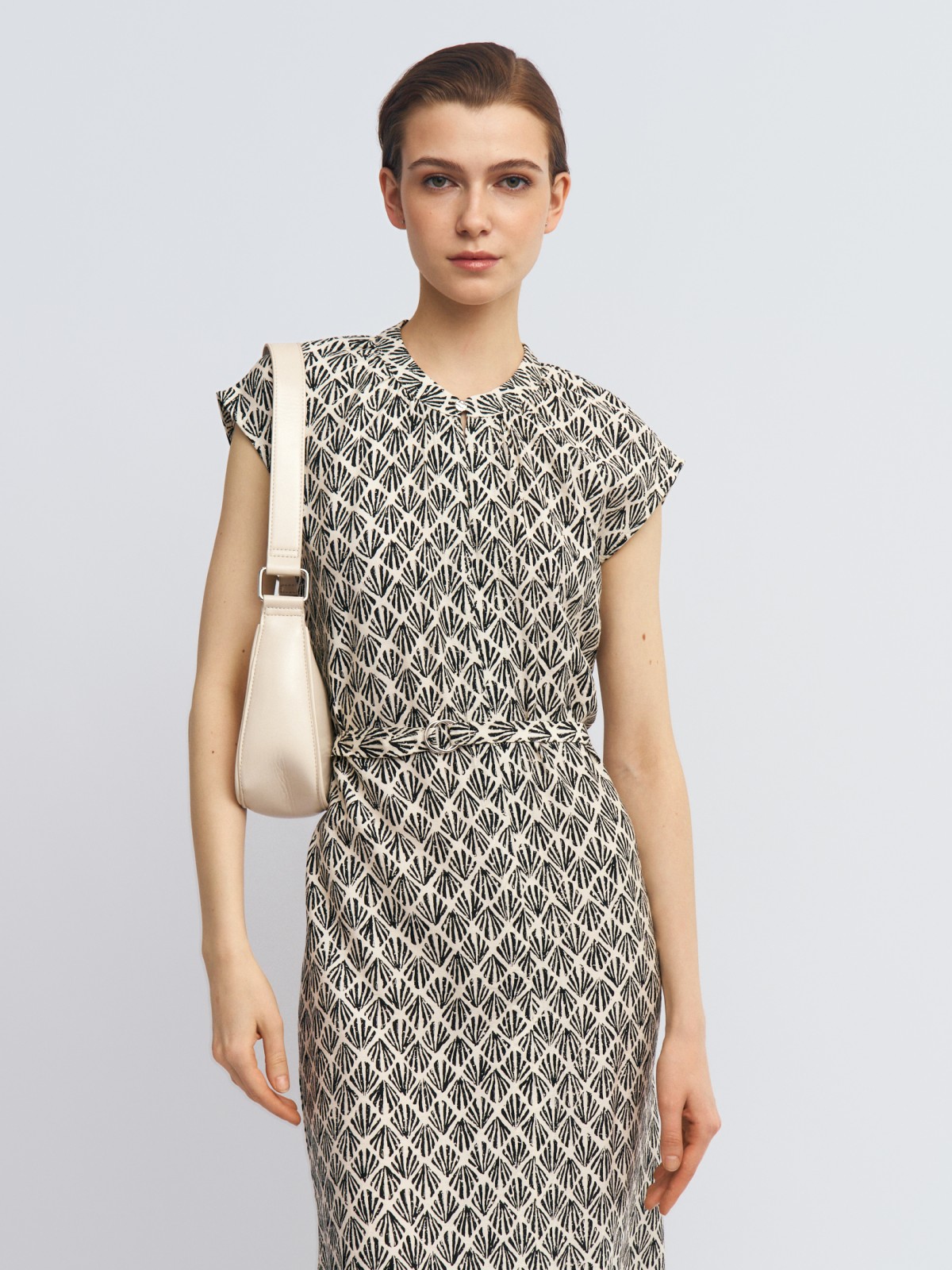 Платье-рубашка из вискозы с поясом