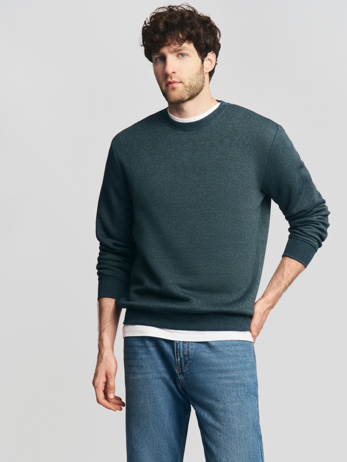 Утеплённый свитшот прямого кроя с длинным рукавом