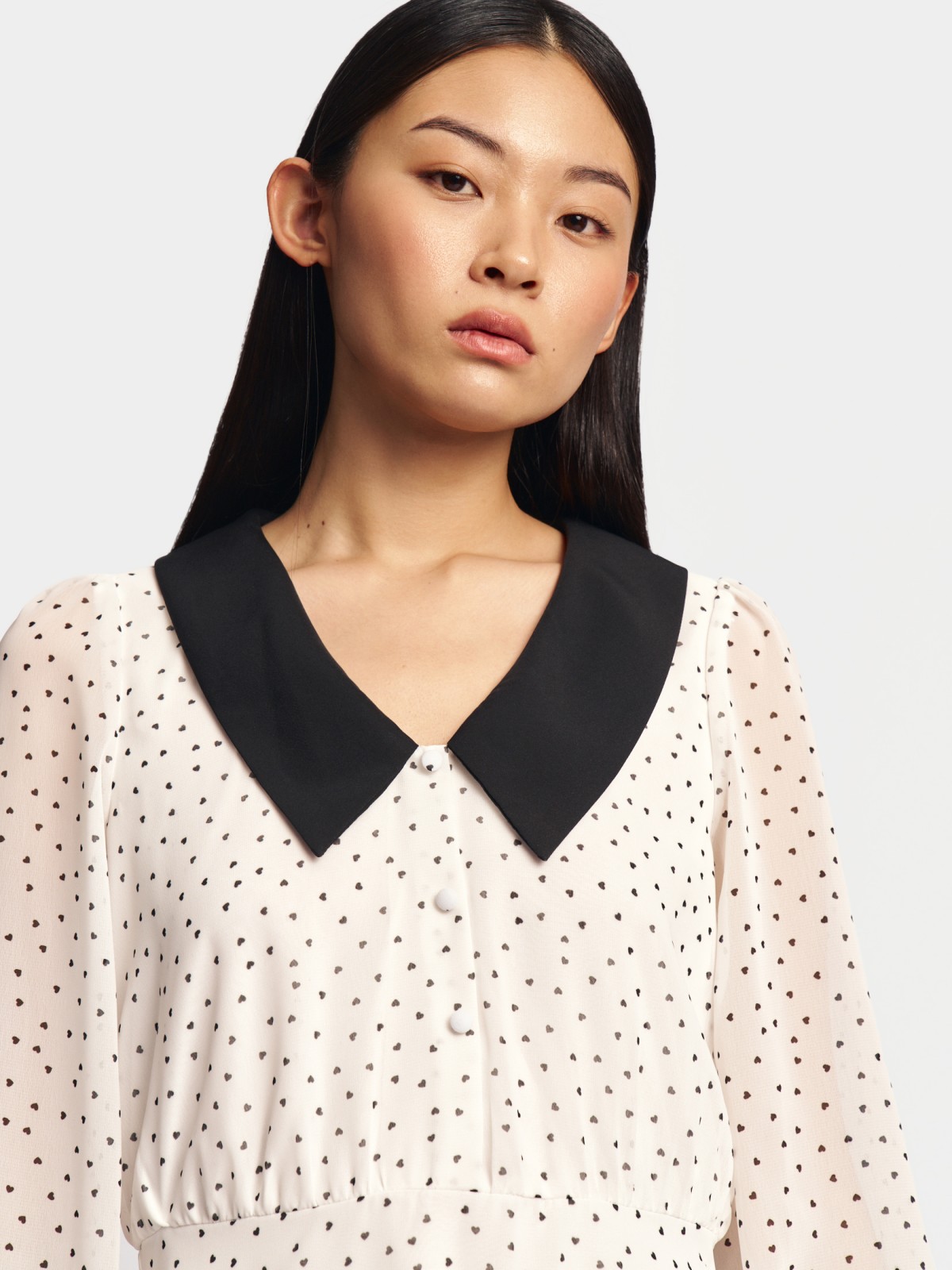 Шифоновое платье мини с акцентным воротником