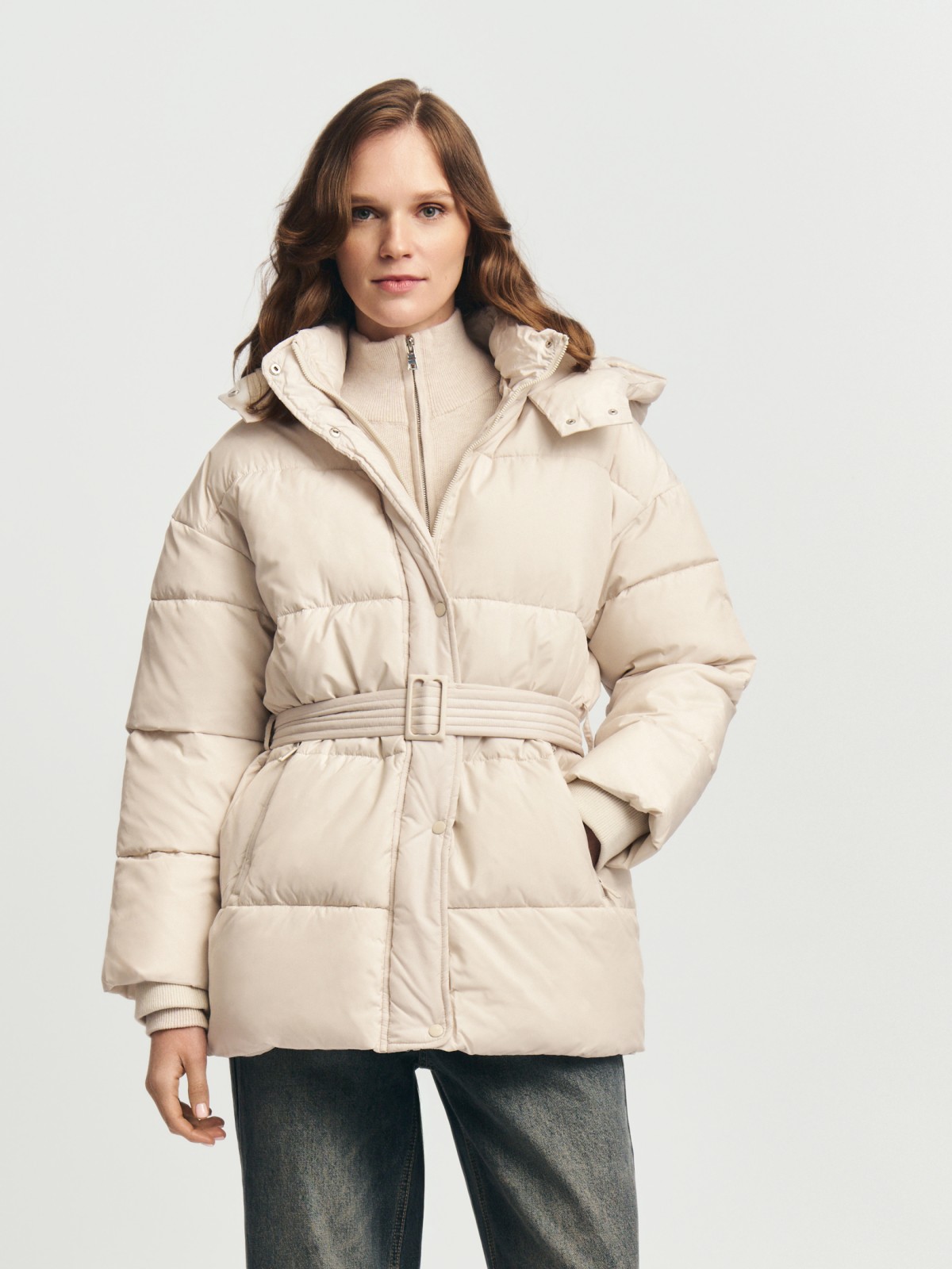 Тёплая куртка с капюшоном и поясом