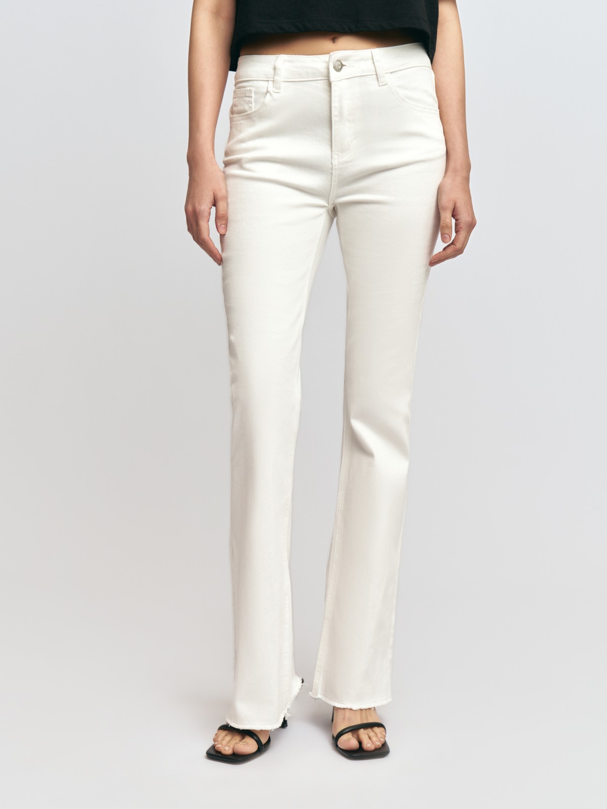 Джинсы силуэта Bootcut с Push-up эффектом и бахромой