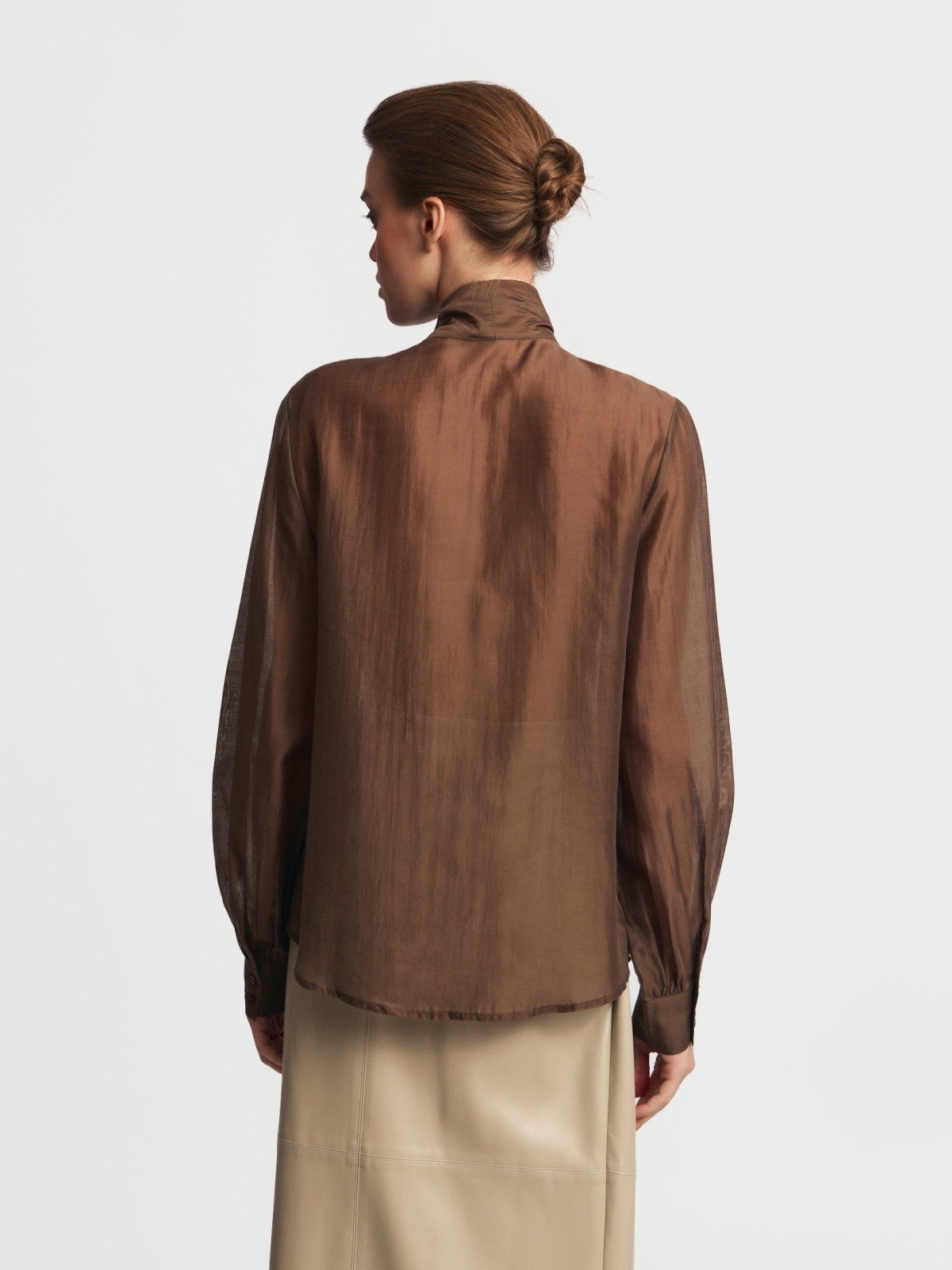 Блузка-рубашка с бантом