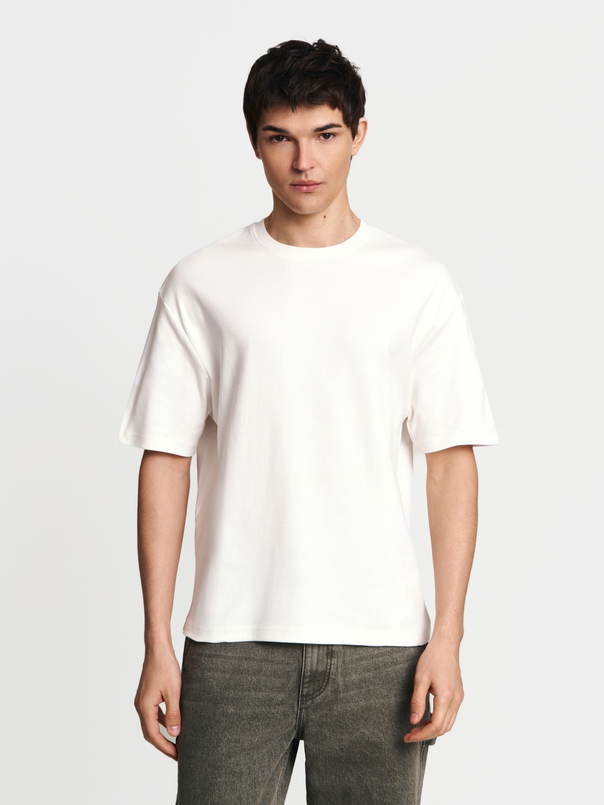 Однотонная базовая футболка из хлопка