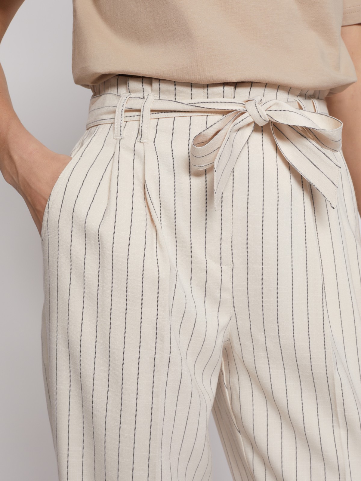 Брюки фасона Carrot с поясом