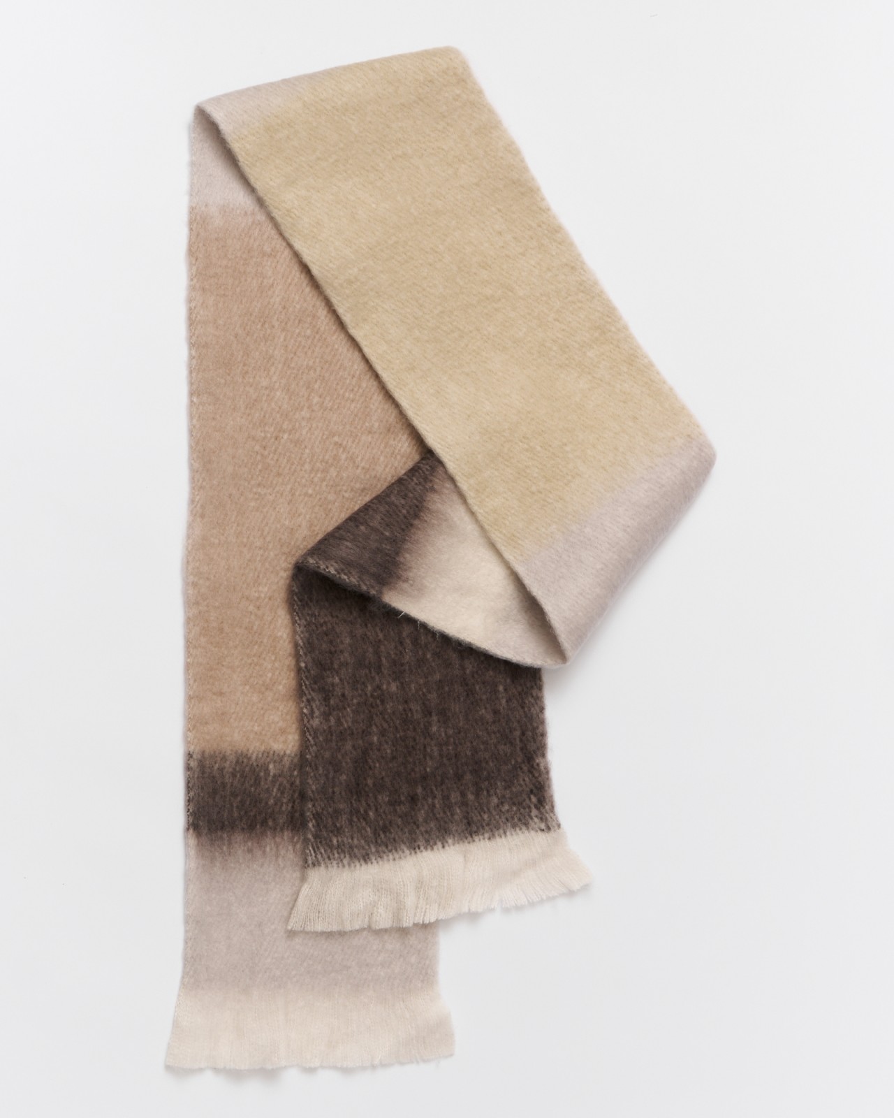 Тёплый шарф с короткой бахромой