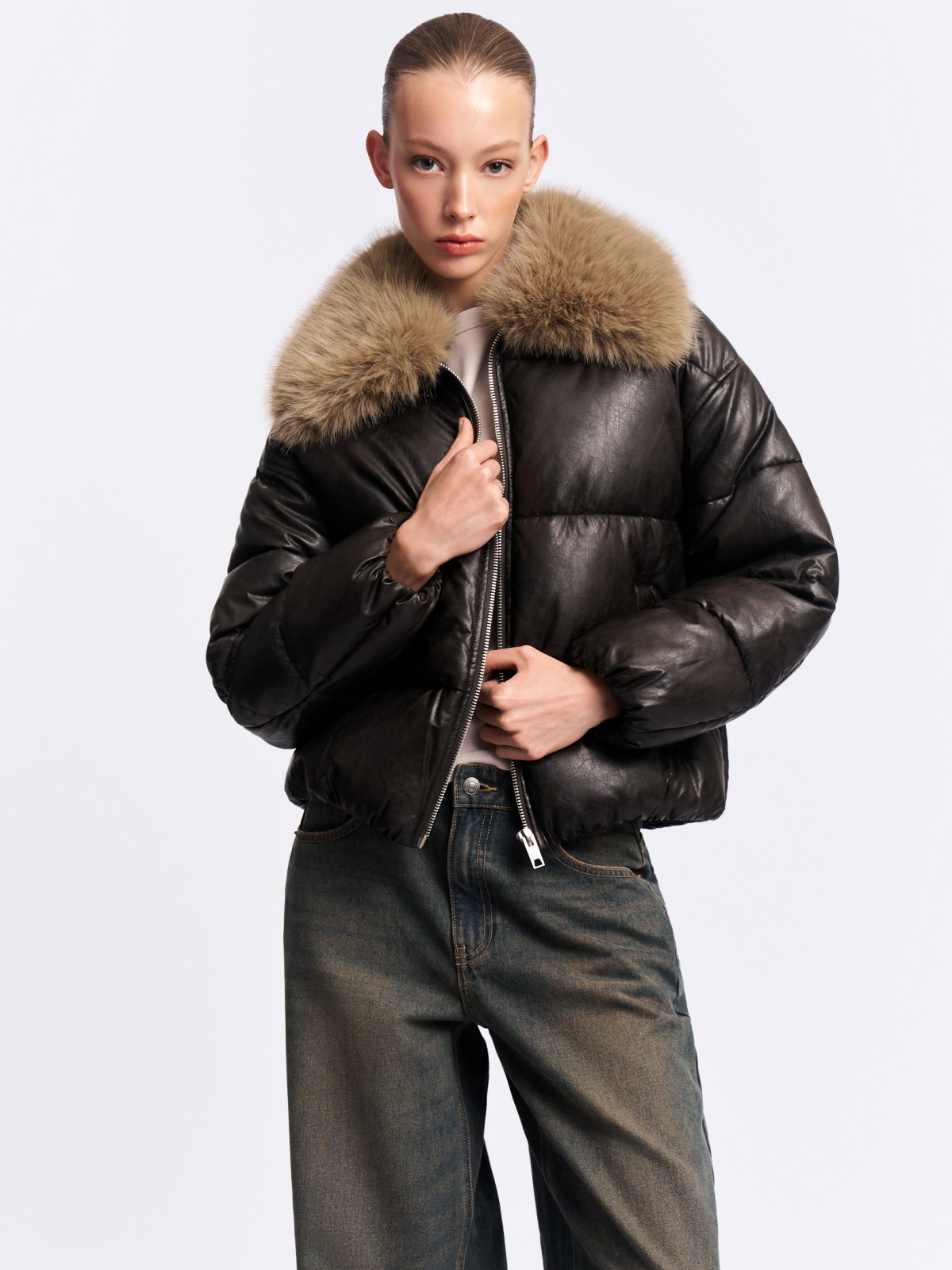 Тёплая куртка с воротником из экомеха