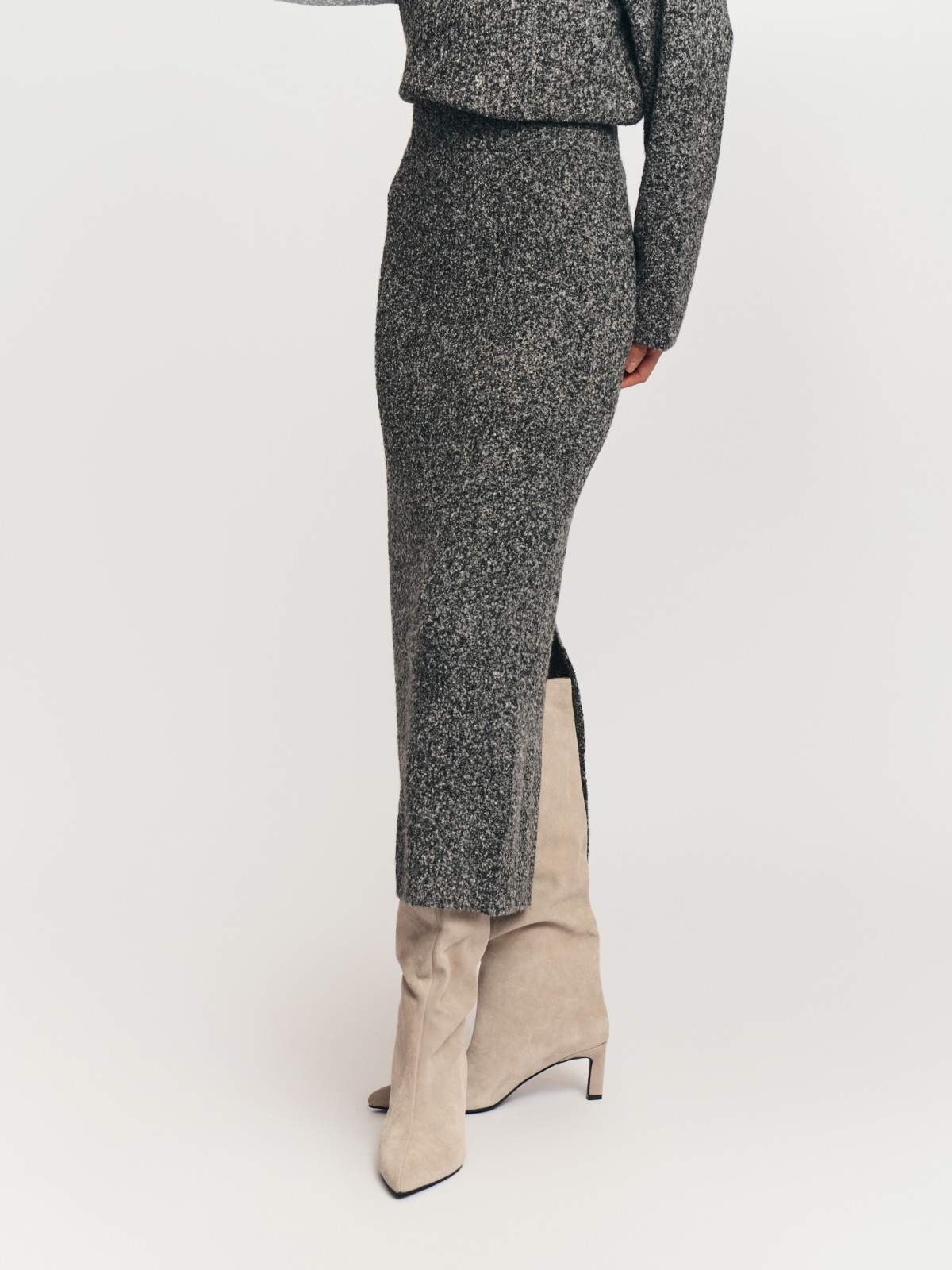 Вязаная юбка-карандаш с разрезом
