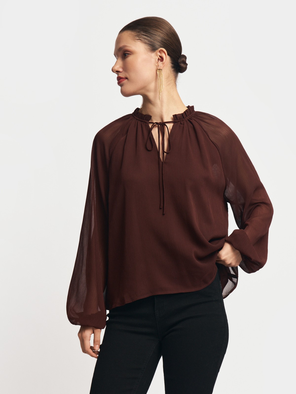 Блузка из шифона с завязками 