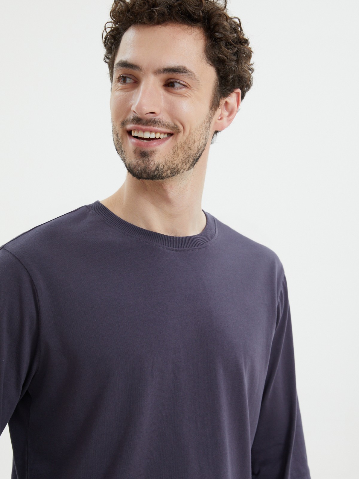 Однотонный лонгслив из хлопка с длинным рукавом