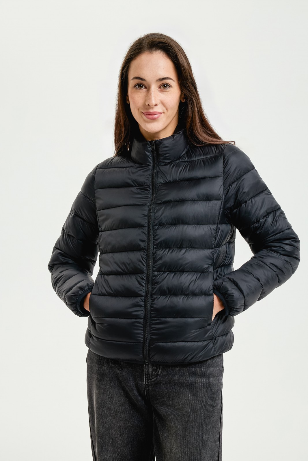 Тёплая стёганая куртка с воротником