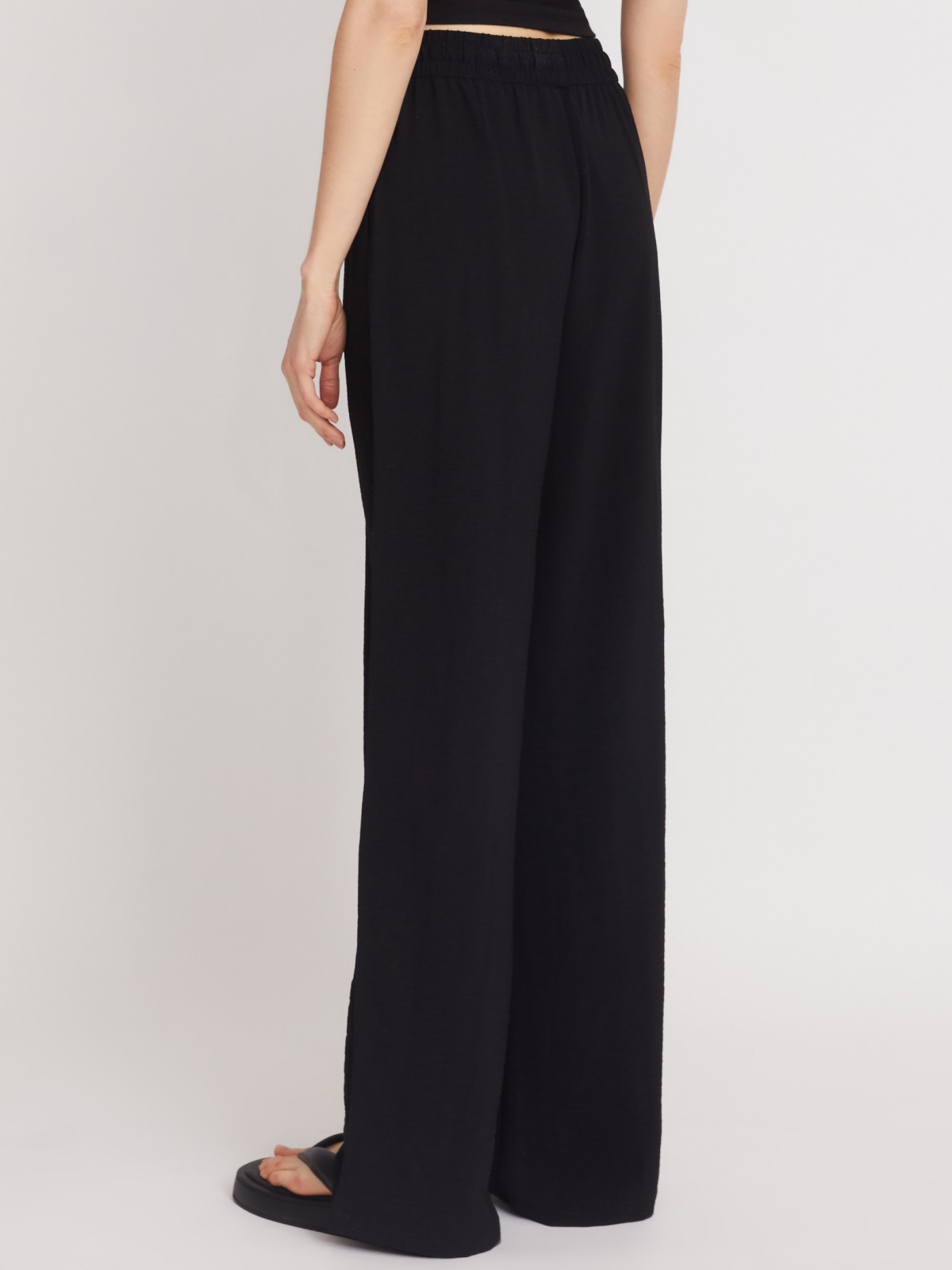 Брюки на резинке прямого силуэта