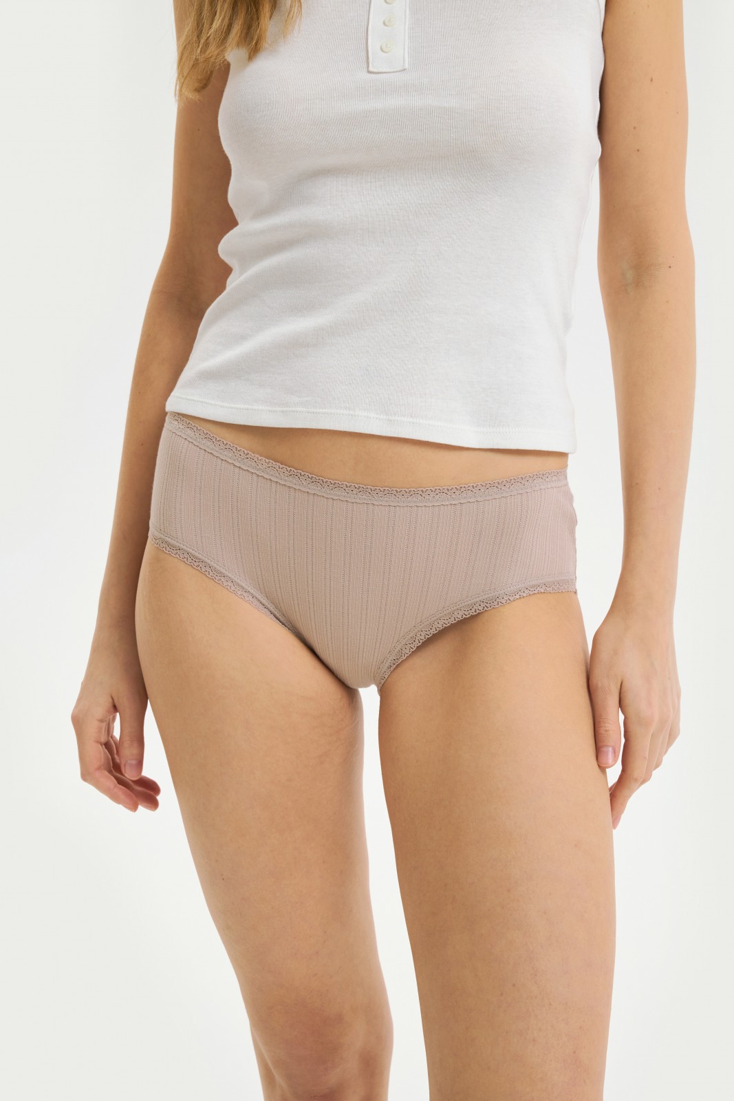 Трусы с кружевом