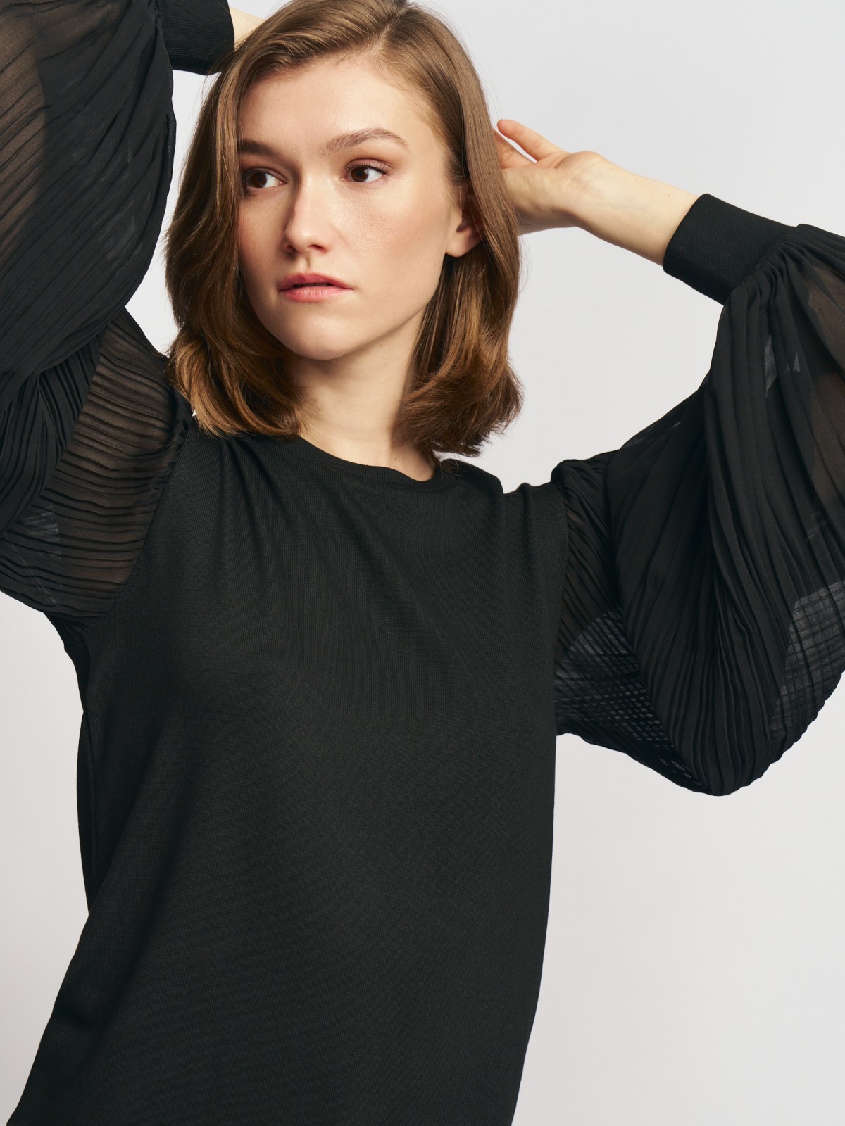 Топ-блузка с акцентными рукавами