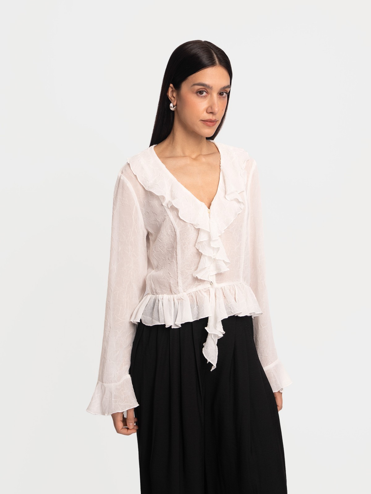 Шифоновая блузка-рубашка с воланами