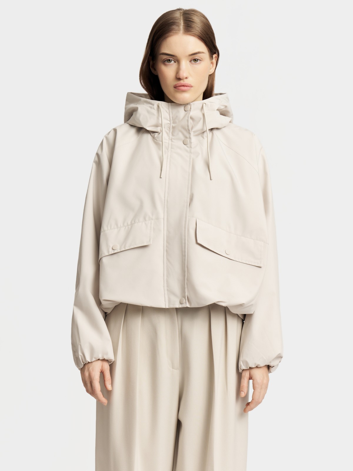 Куртка-ветровка с капюшоном без утеплителя