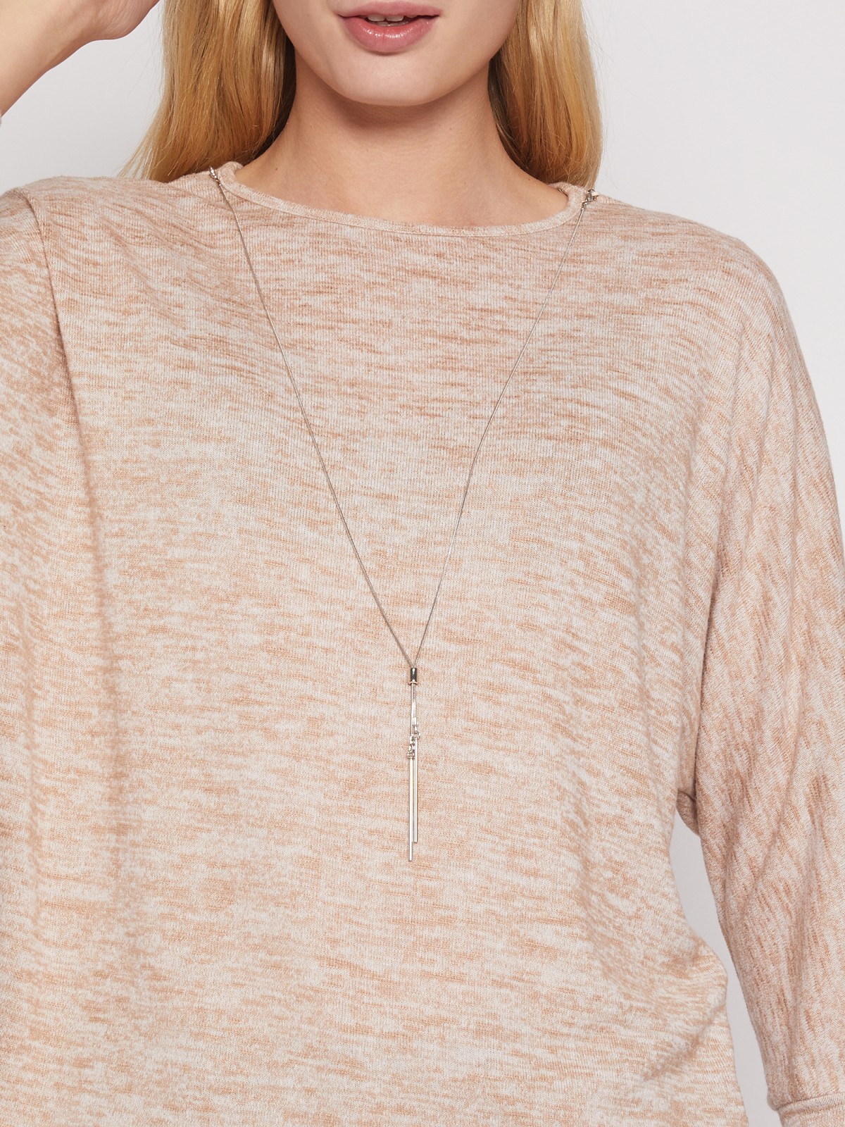 Джемпер с цепочкой