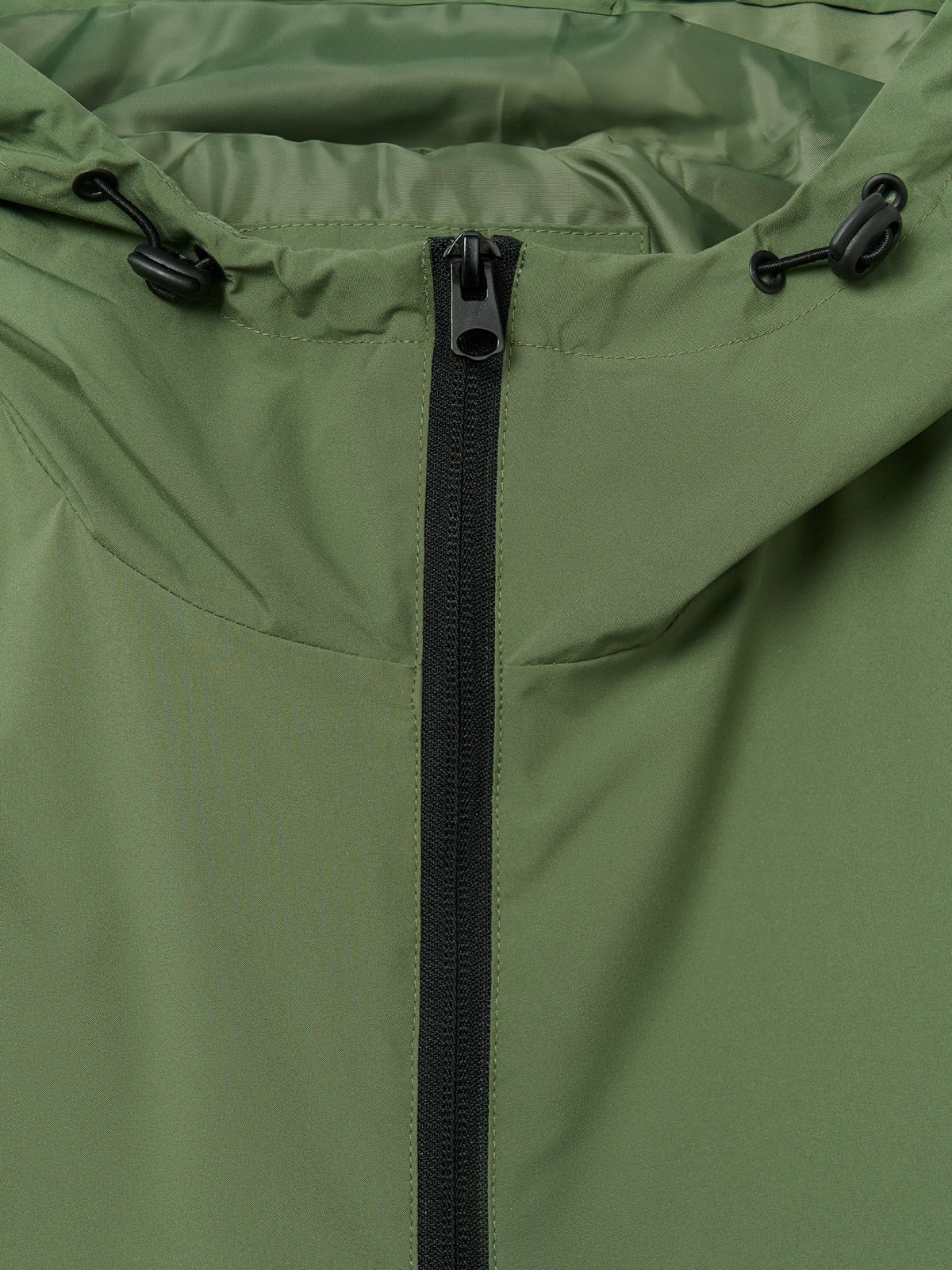 Куртка-ветровка с капюшоном