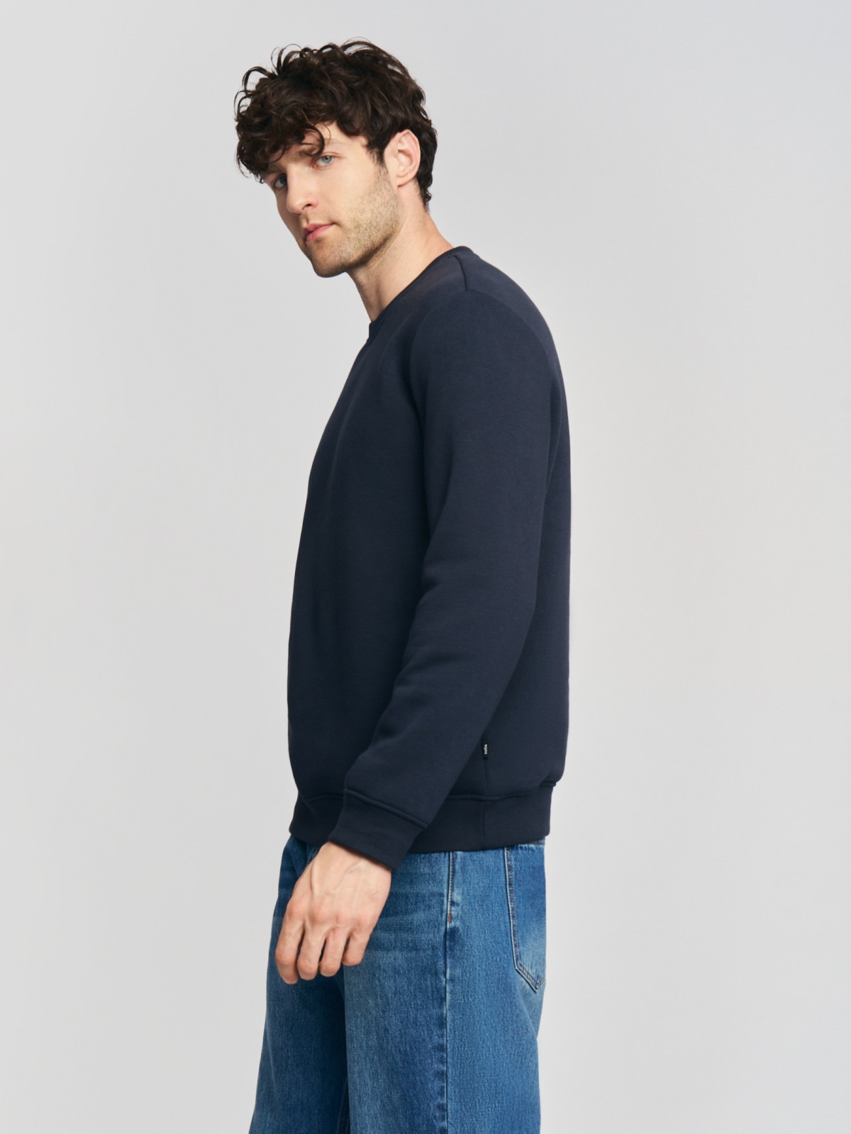 Утеплённый свитшот прямого кроя с длинным рукавом